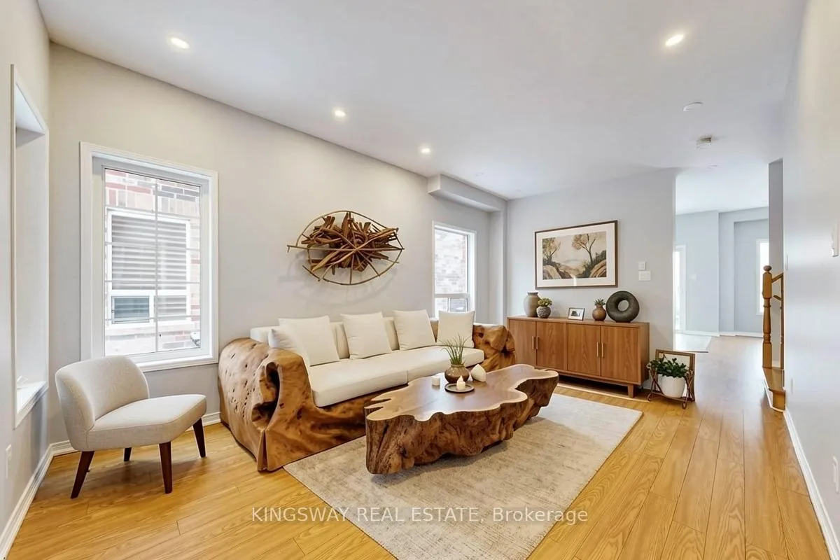 Photo 3 of 84 Abbotsbury Drive, Brampton, Credit Valley — HOMEH