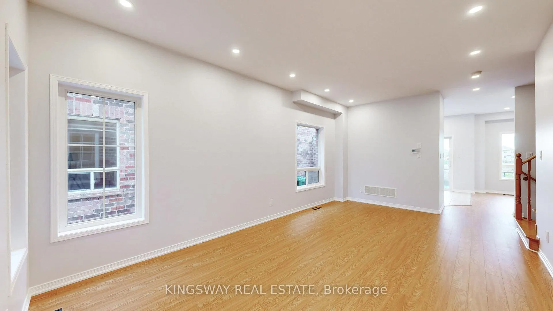 Photo 4 of 84 Abbotsbury Drive, Brampton, Credit Valley — HOMEH
