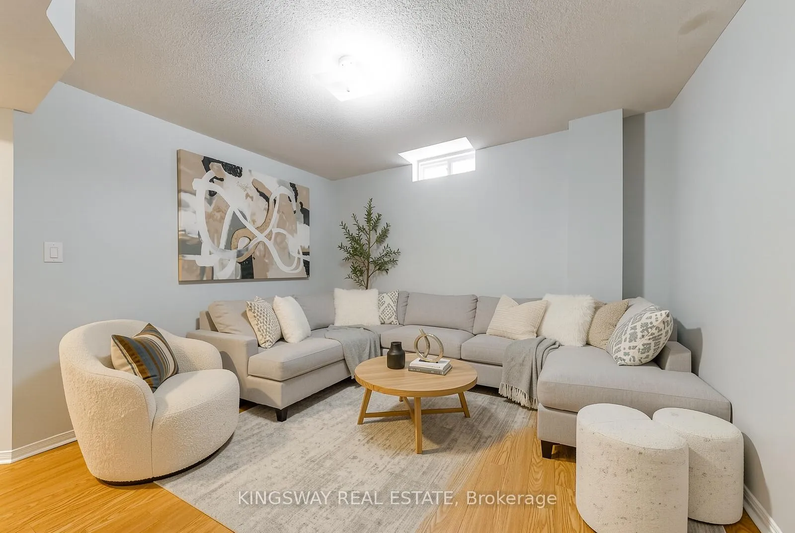 Photo 5 of 84 Abbotsbury Drive, Brampton, Credit Valley — HOMEH