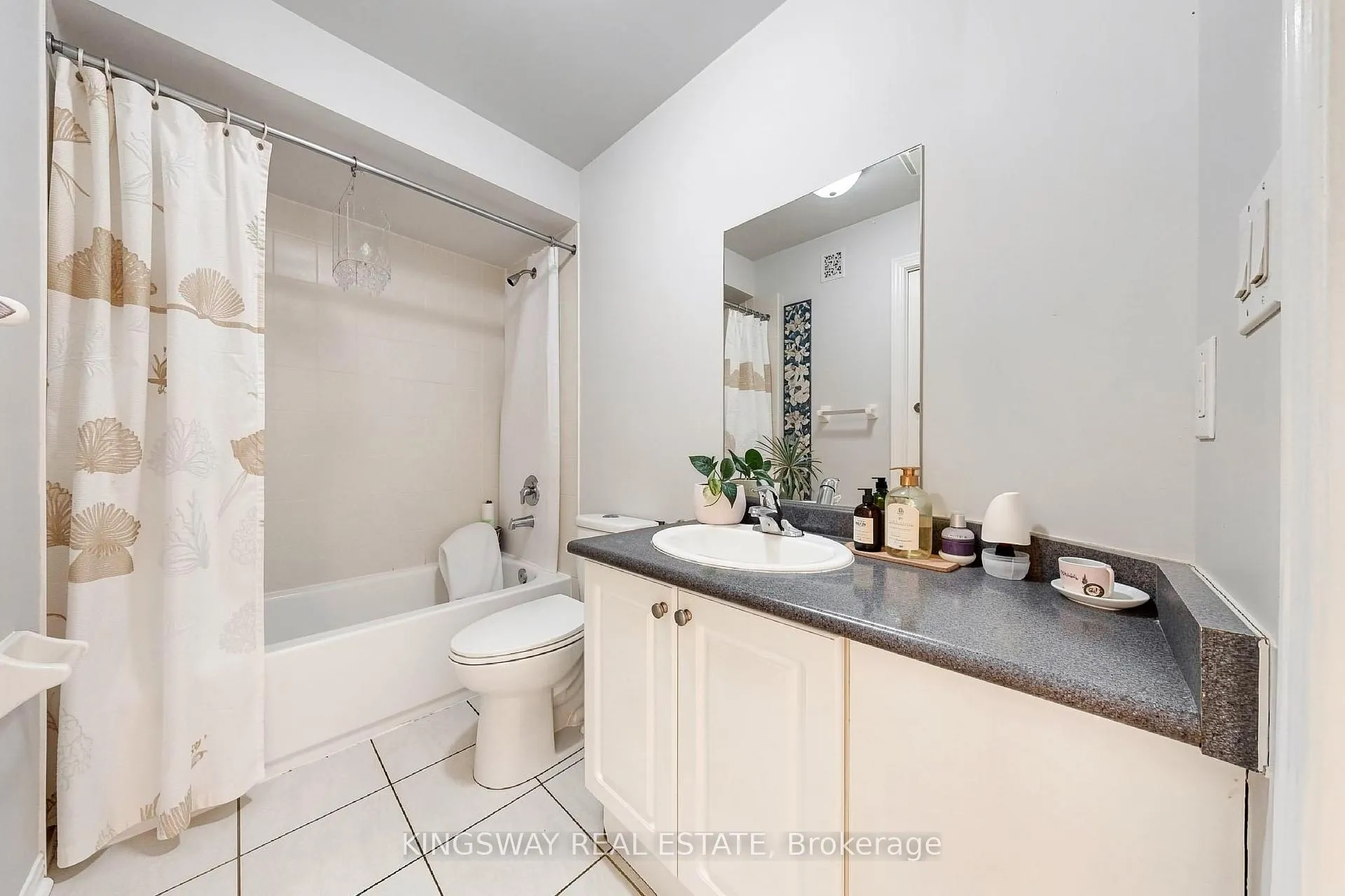 Photo 10 of 84 Abbotsbury Drive, Brampton, Credit Valley — HOMEH