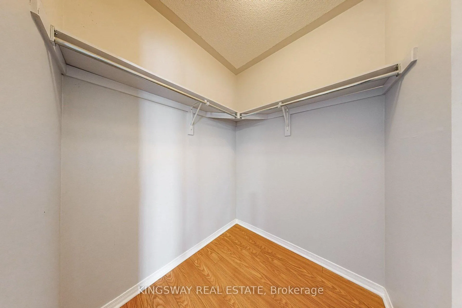 Photo 19 of 84 Abbotsbury Drive, Brampton, Credit Valley — HOMEH