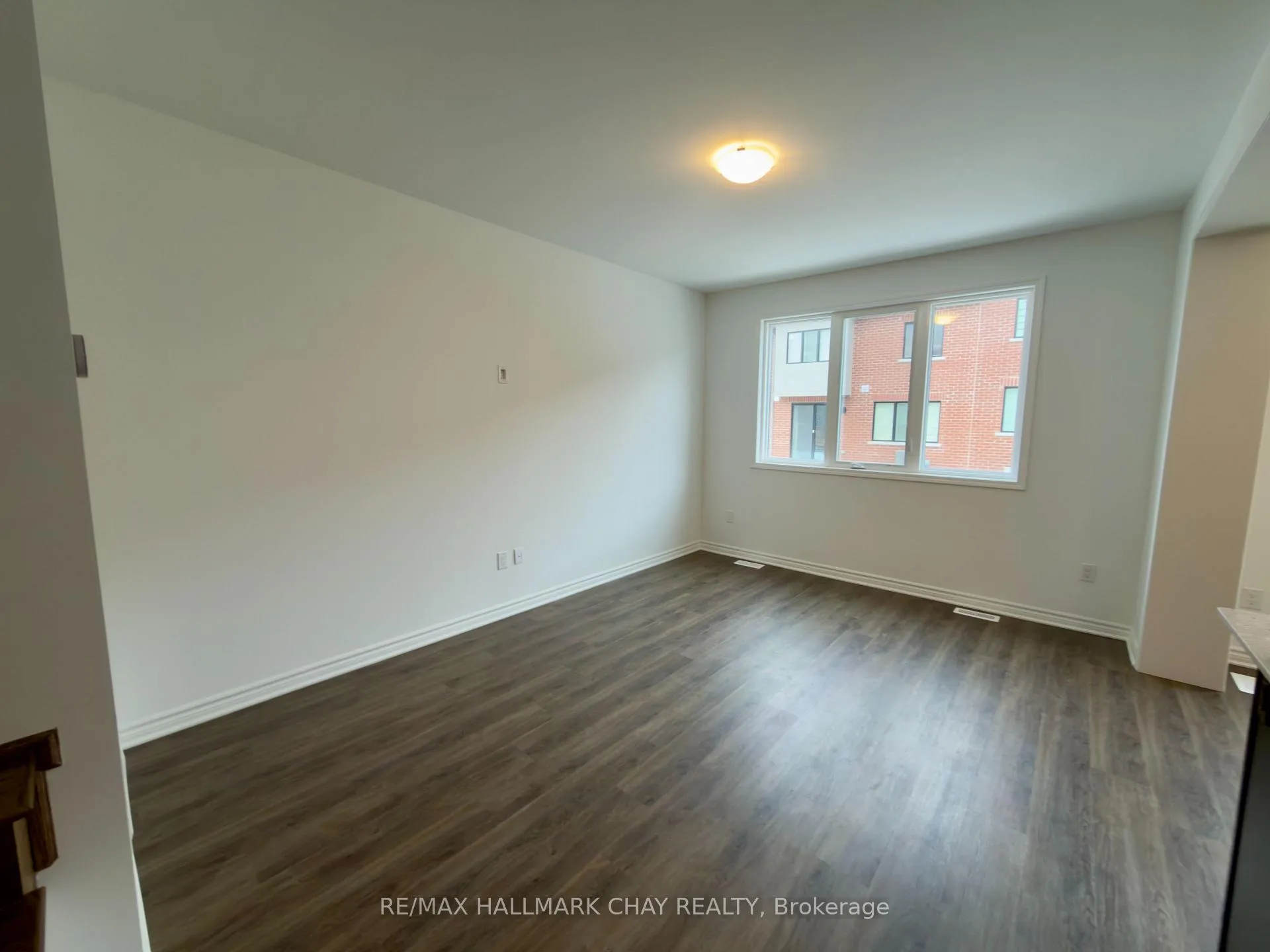 Photo 3 of 48 Foxley Heights, Barrie, Rural Barrie Southwest — HOMEH