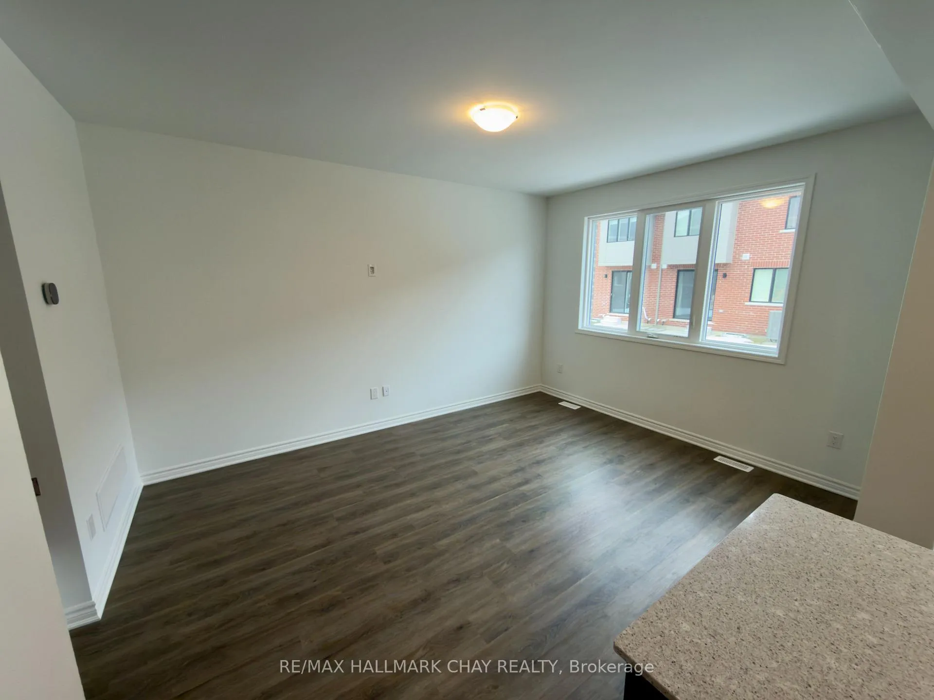 Photo 4 of 48 Foxley Heights, Barrie, Rural Barrie Southwest — HOMEH