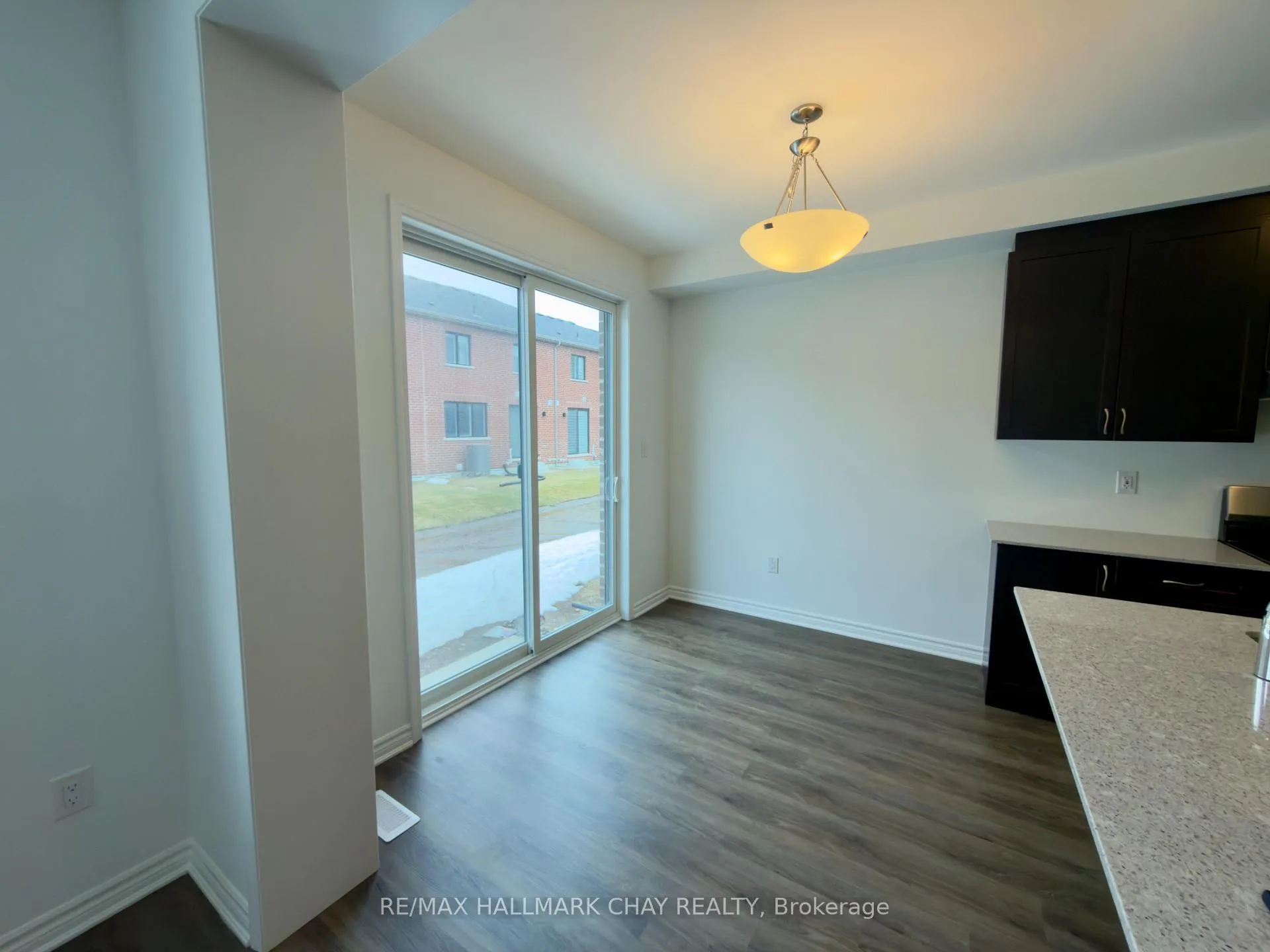 Photo 5 of 48 Foxley Heights, Barrie, Rural Barrie Southwest — HOMEH