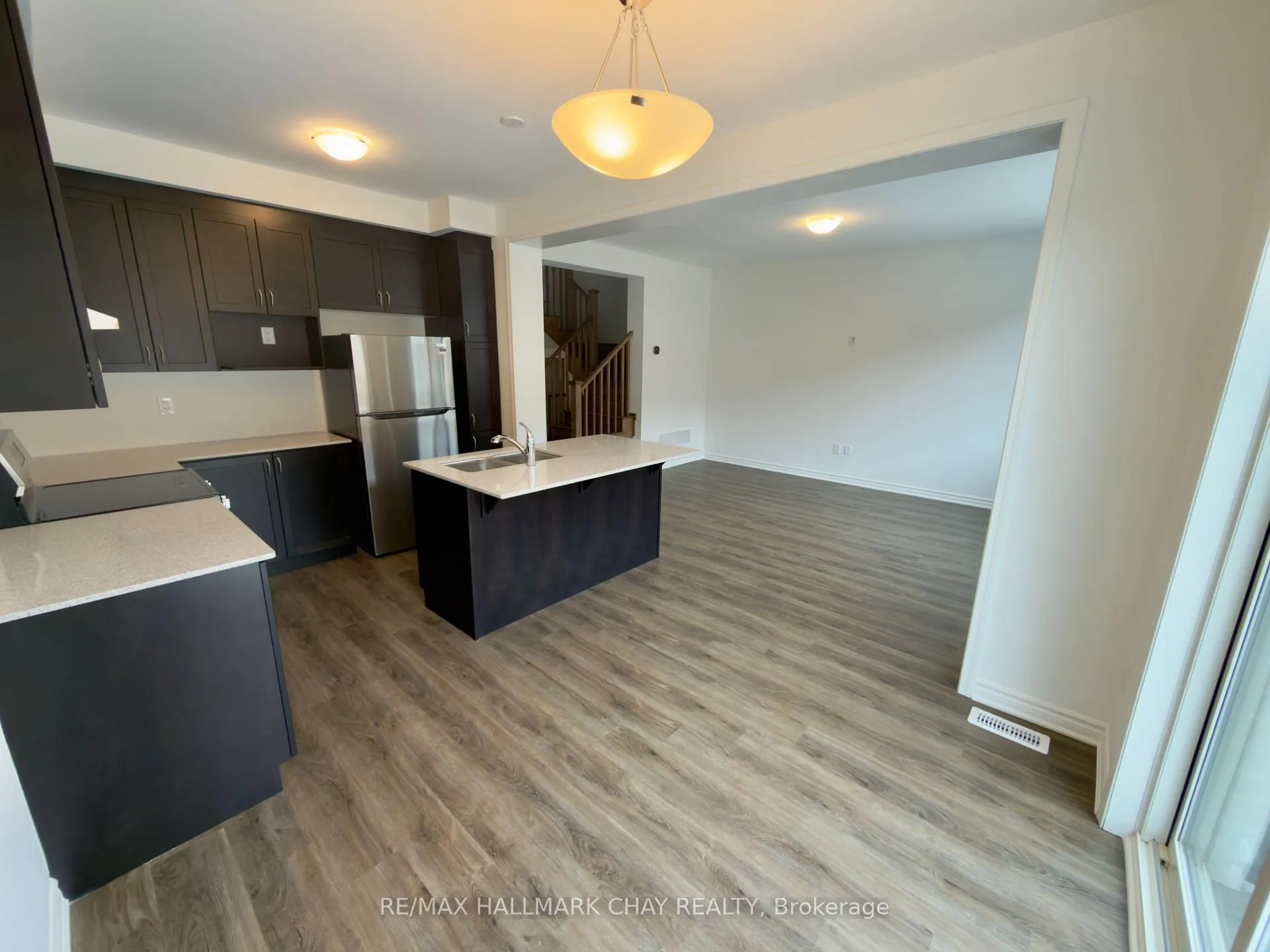 Photo 6 of 48 Foxley Heights, Barrie, Rural Barrie Southwest — HOMEH