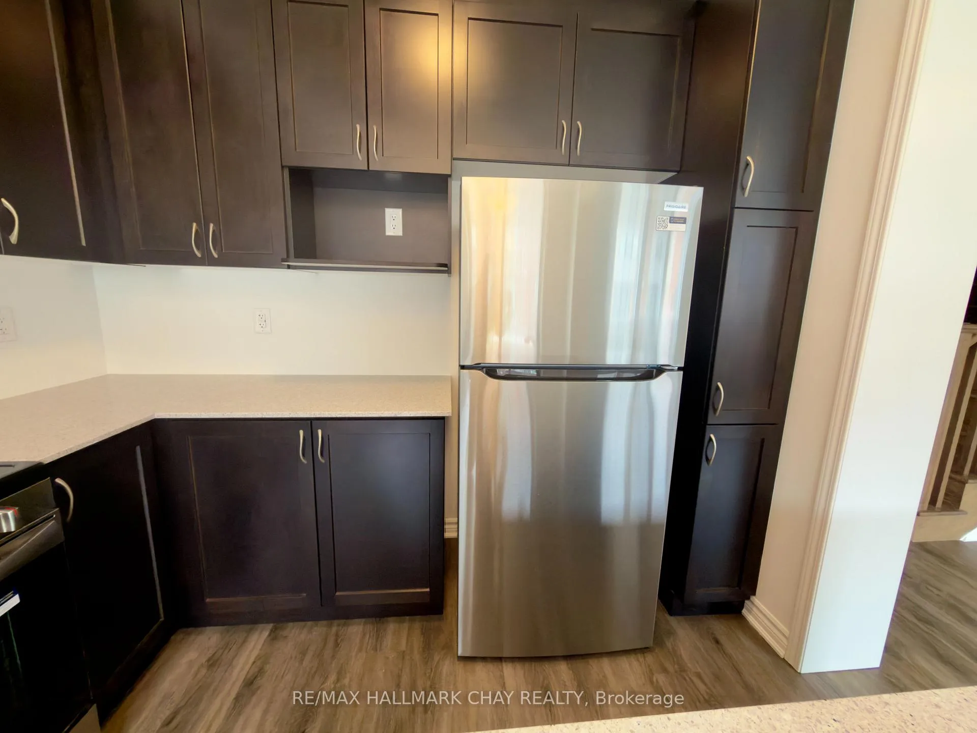 Photo 8 of 48 Foxley Heights, Barrie, Rural Barrie Southwest — HOMEH