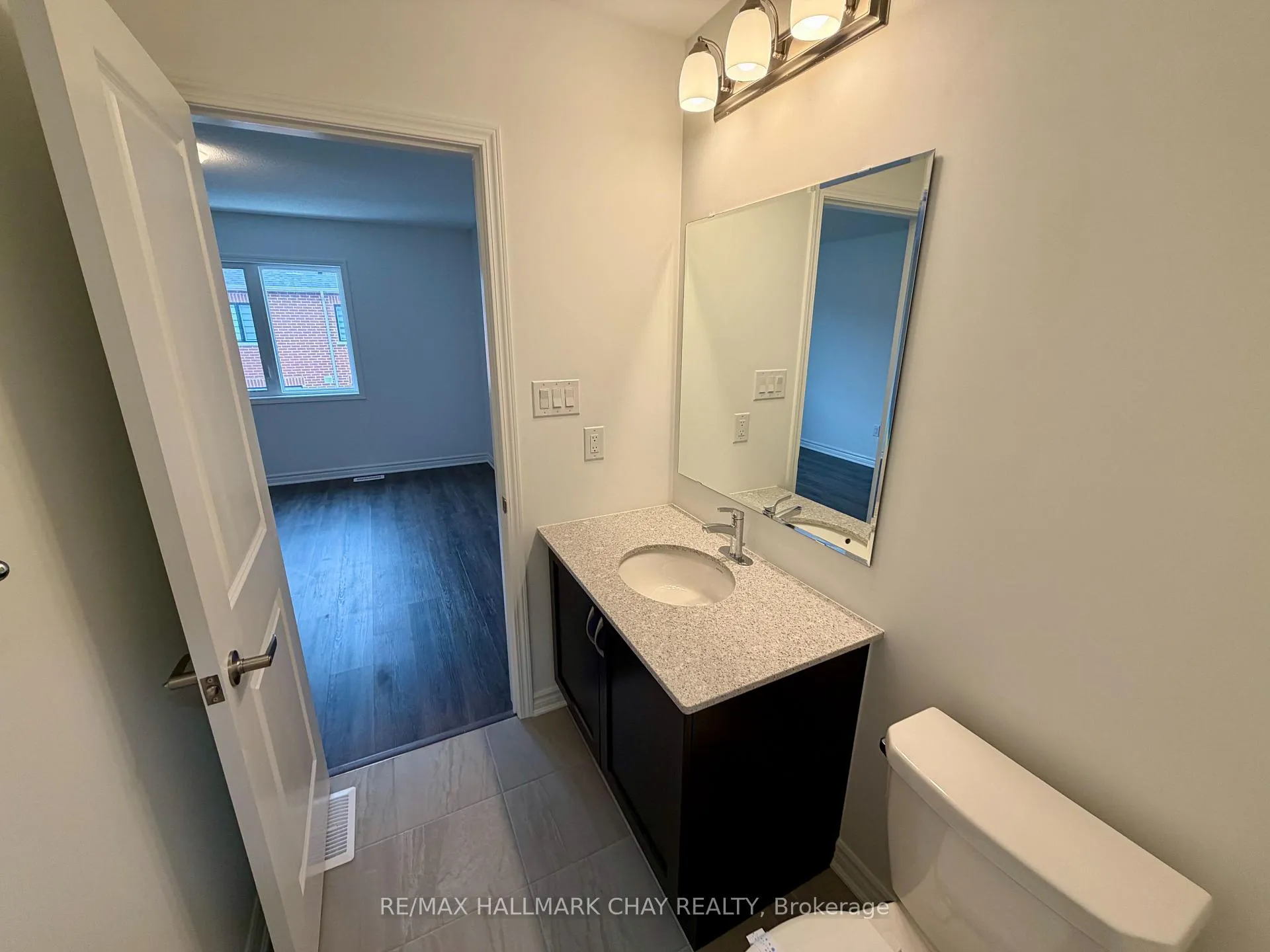 Photo 13 of 48 Foxley Heights, Barrie, Rural Barrie Southwest — HOMEH