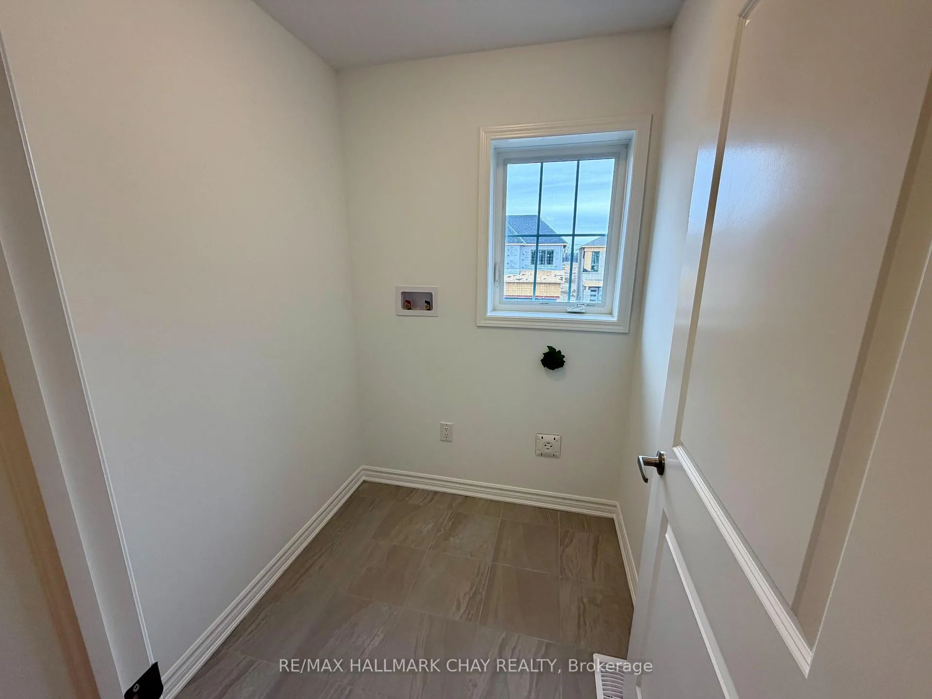 Photo 14 of 48 Foxley Heights, Barrie, Rural Barrie Southwest — HOMEH