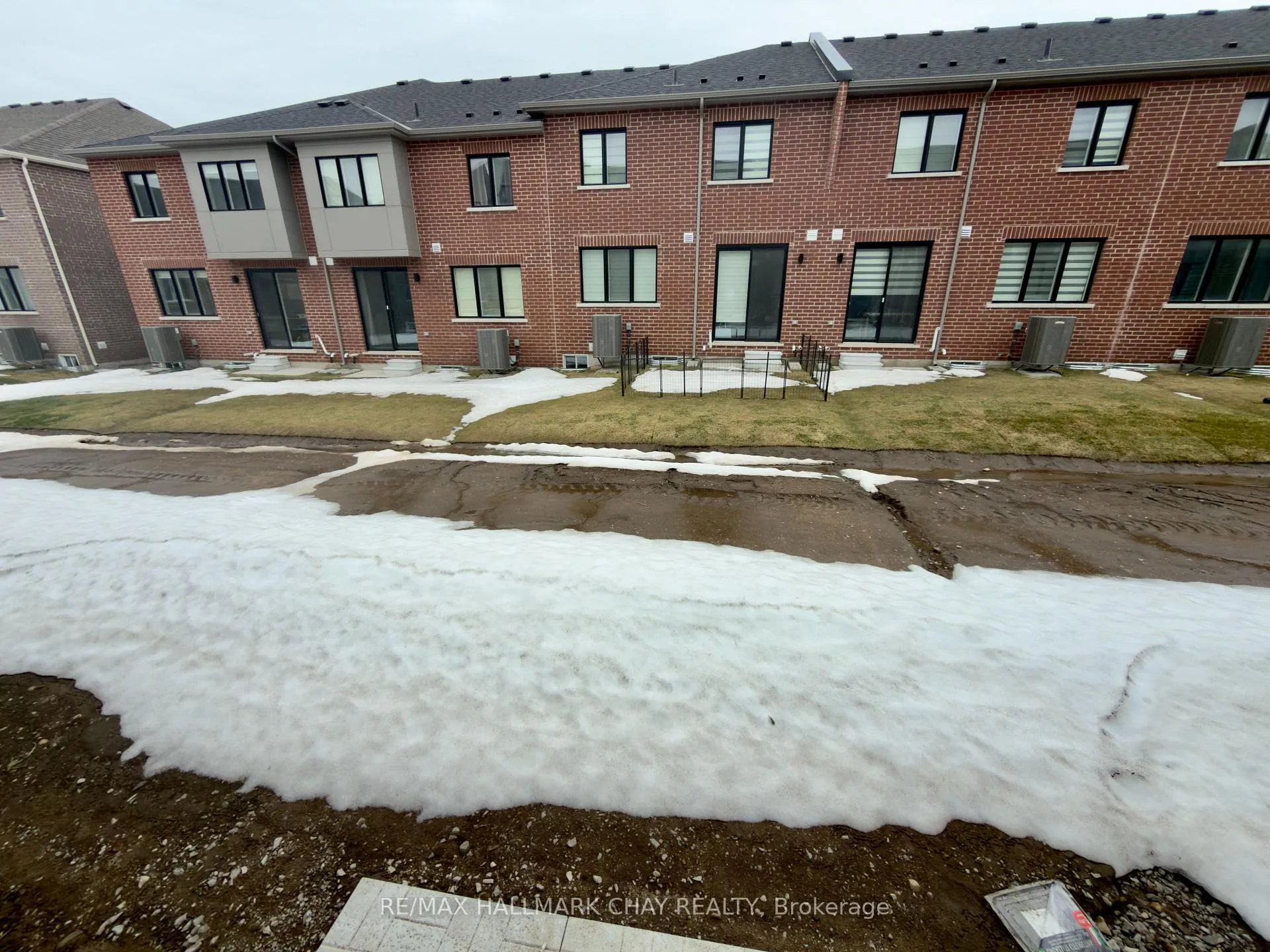 Photo 24 of 48 Foxley Heights, Barrie, Rural Barrie Southwest — HOMEH