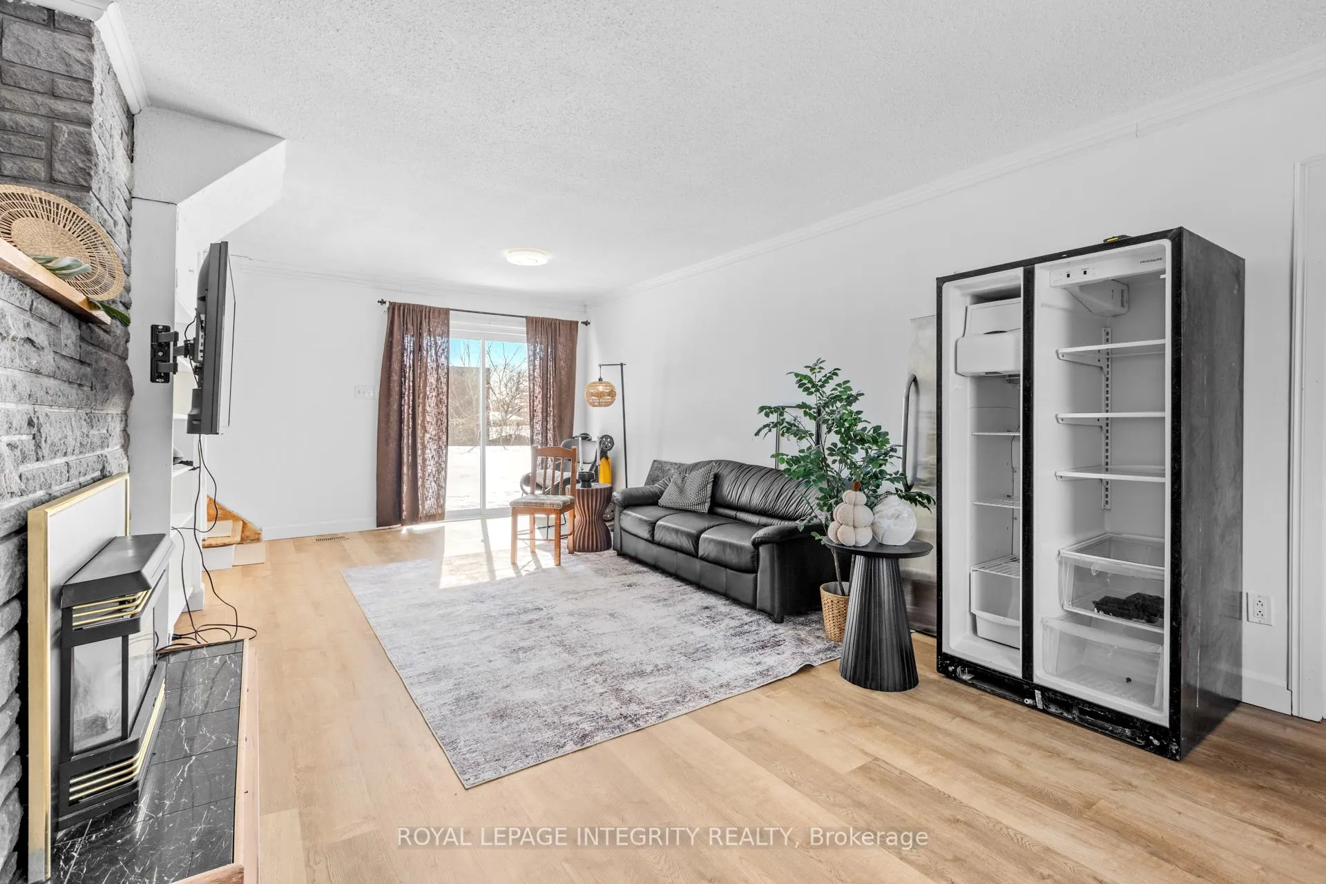 Photo 13 of 22 Rossland Avenue, Ottawa, Meadowlands/St. Claire Gardens — HOMEH