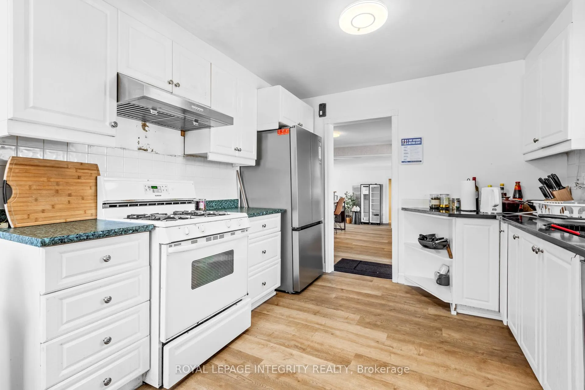 Photo 18 of 22 Rossland Avenue, Ottawa, Meadowlands/St. Claire Gardens — HOMEH