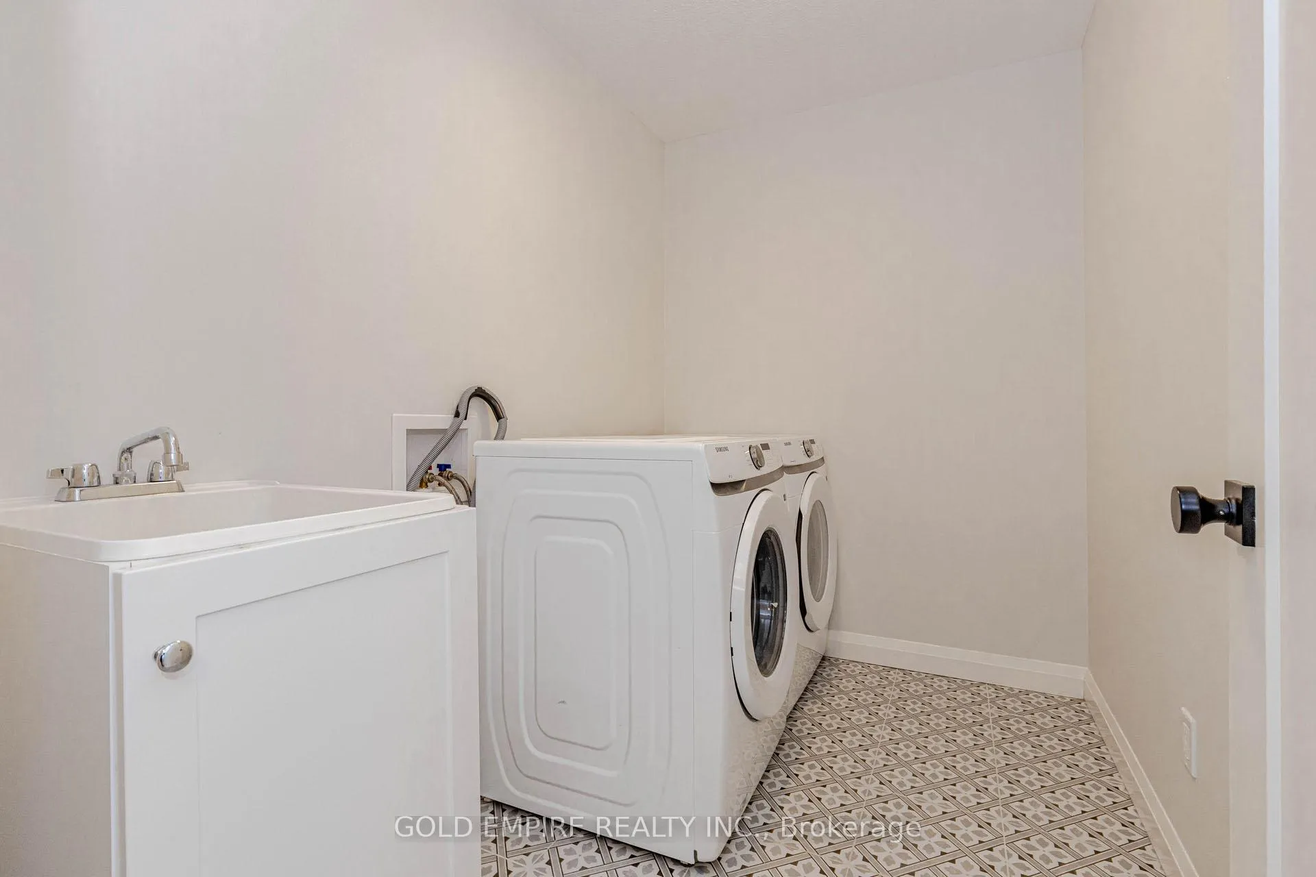 Photo 37 of 87 Stonefield Lane, Middlesex Centre, Ilderton — HOMEH