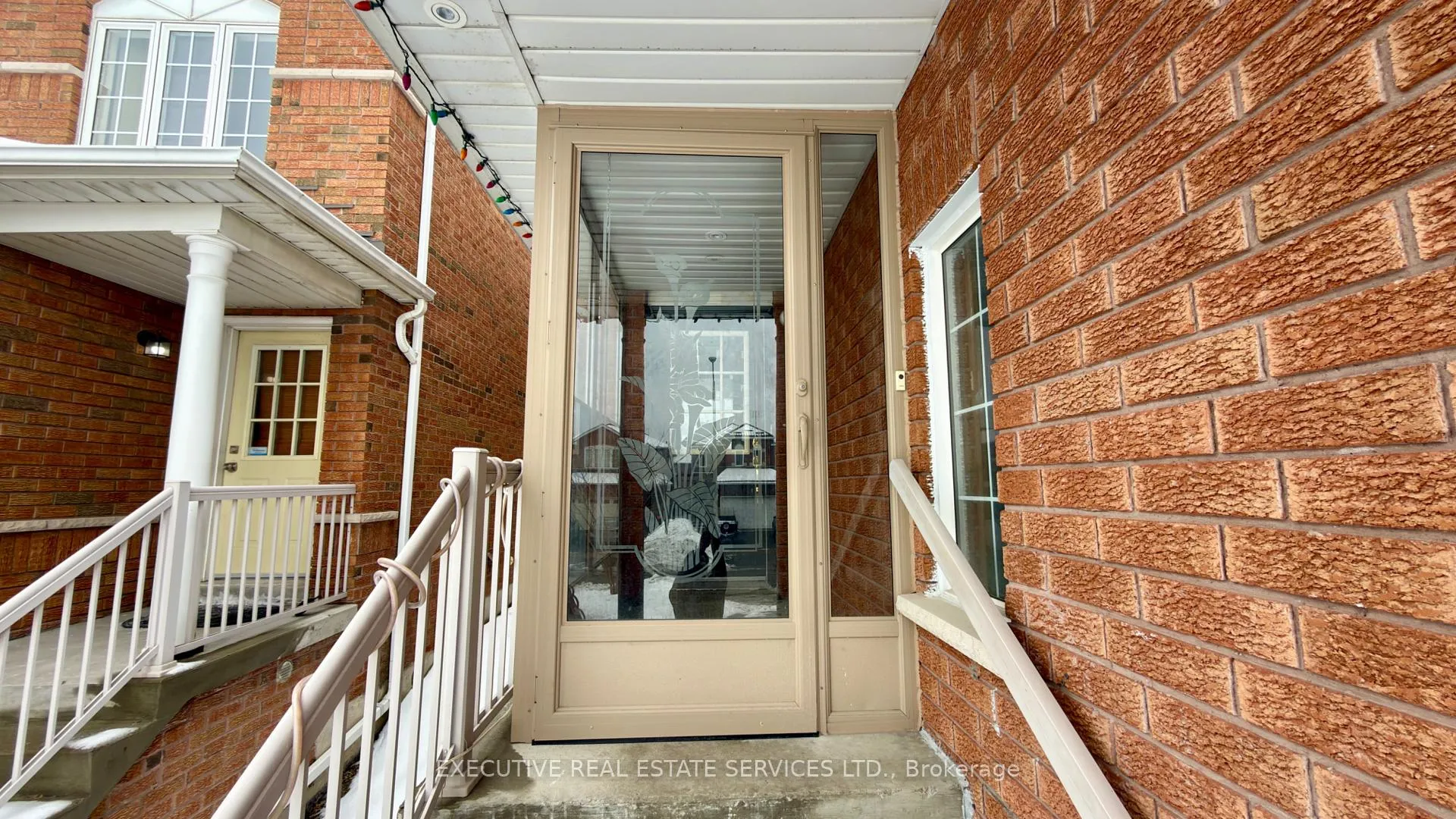 Photo 2 of 5 Condotti Drive, Vaughan, West Woodbridge — HOMEH