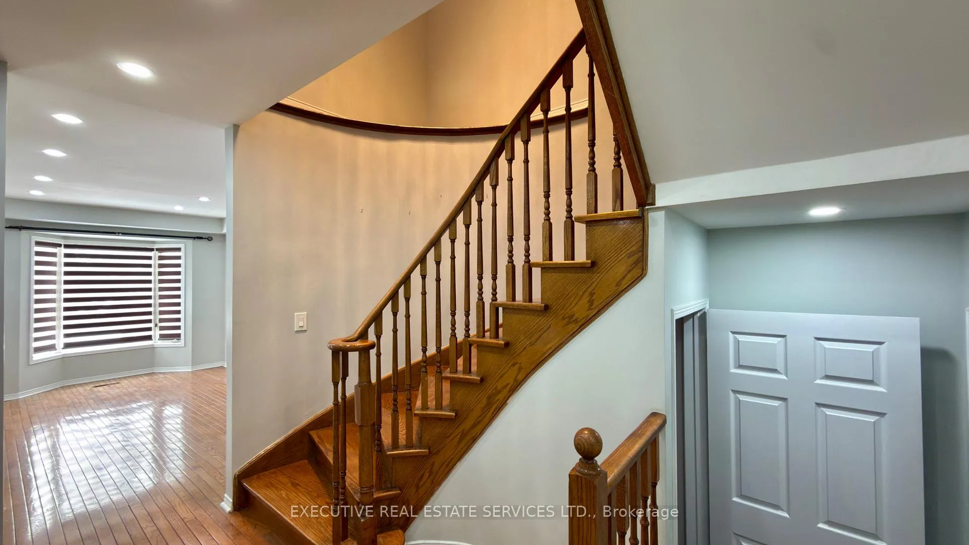 Photo 10 of 5 Condotti Drive, Vaughan, West Woodbridge — HOMEH