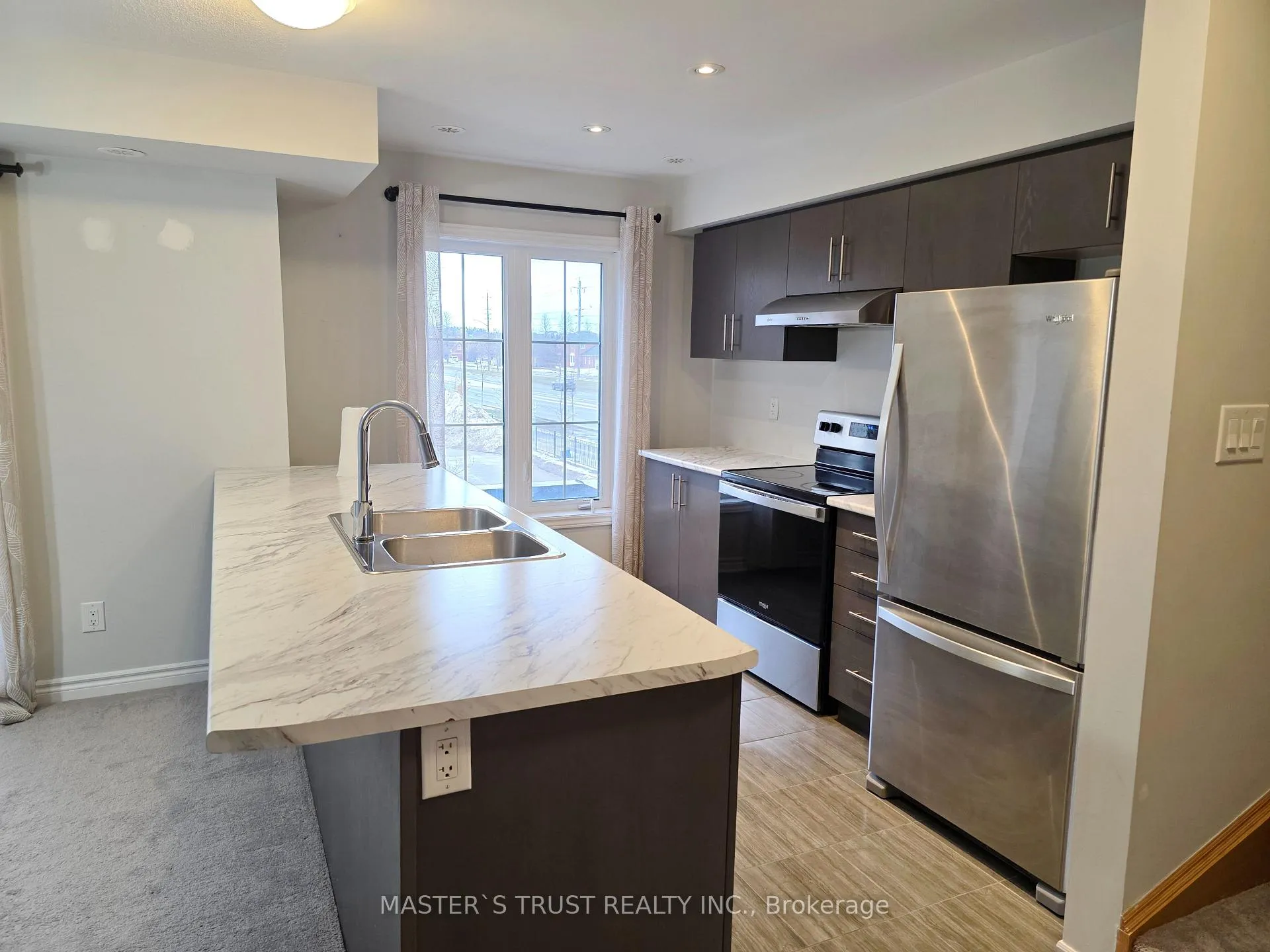 Photo 3 of 26 Mappin Way S, Whitby, Rolling Acres — HOMEH