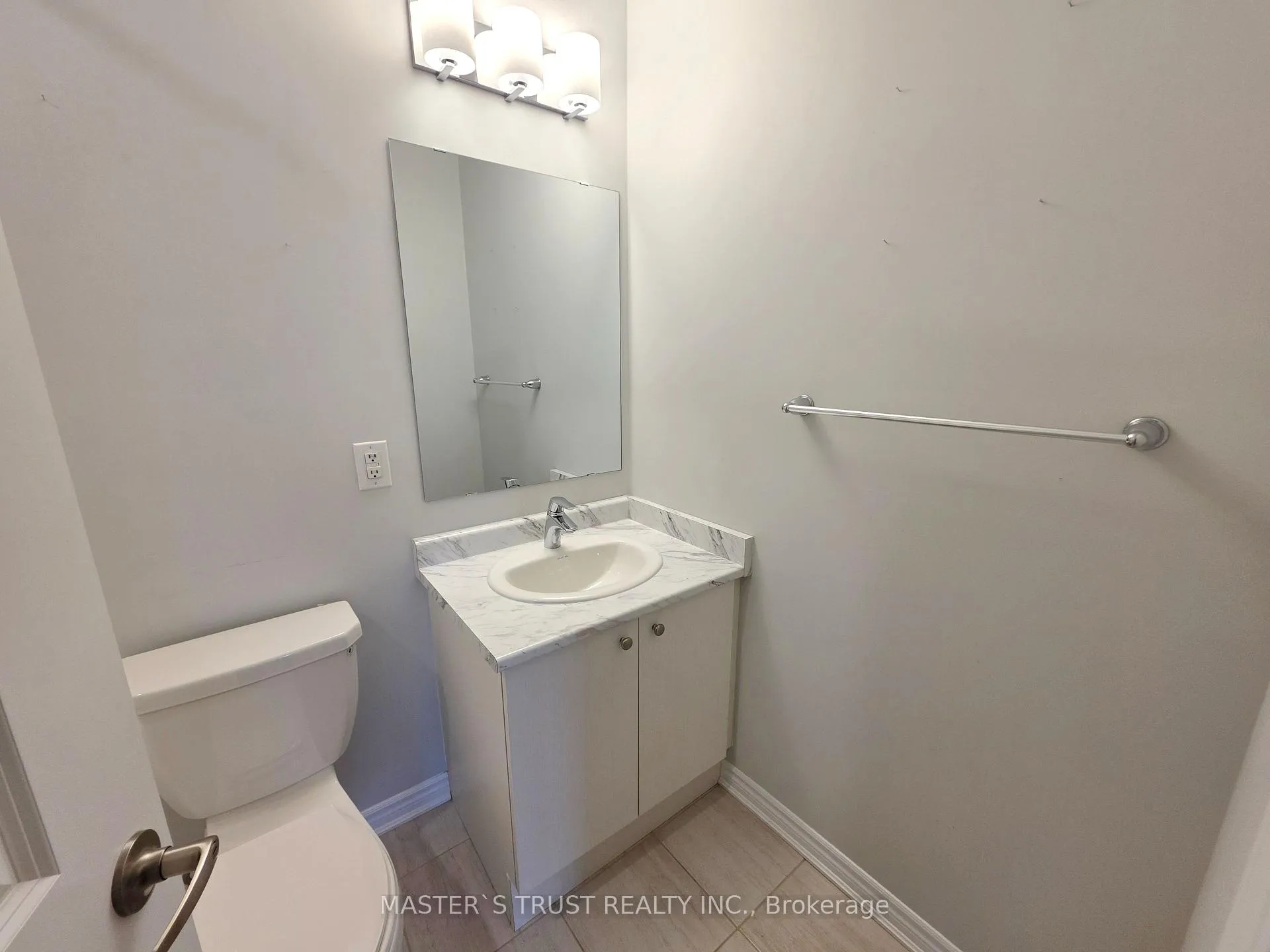 Photo 9 of 26 Mappin Way S, Whitby, Rolling Acres — HOMEH