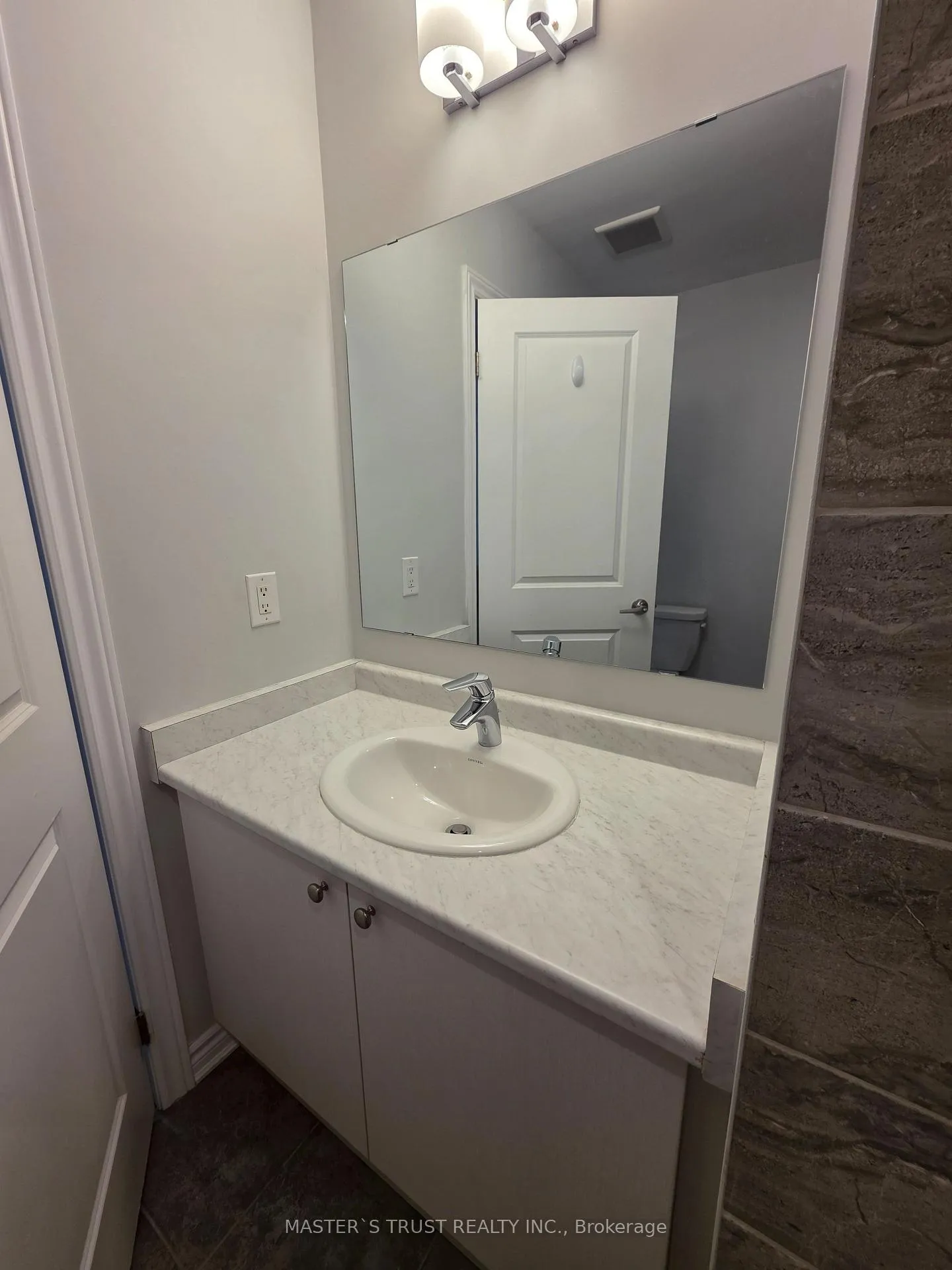 Photo 12 of 26 Mappin Way S, Whitby, Rolling Acres — HOMEH