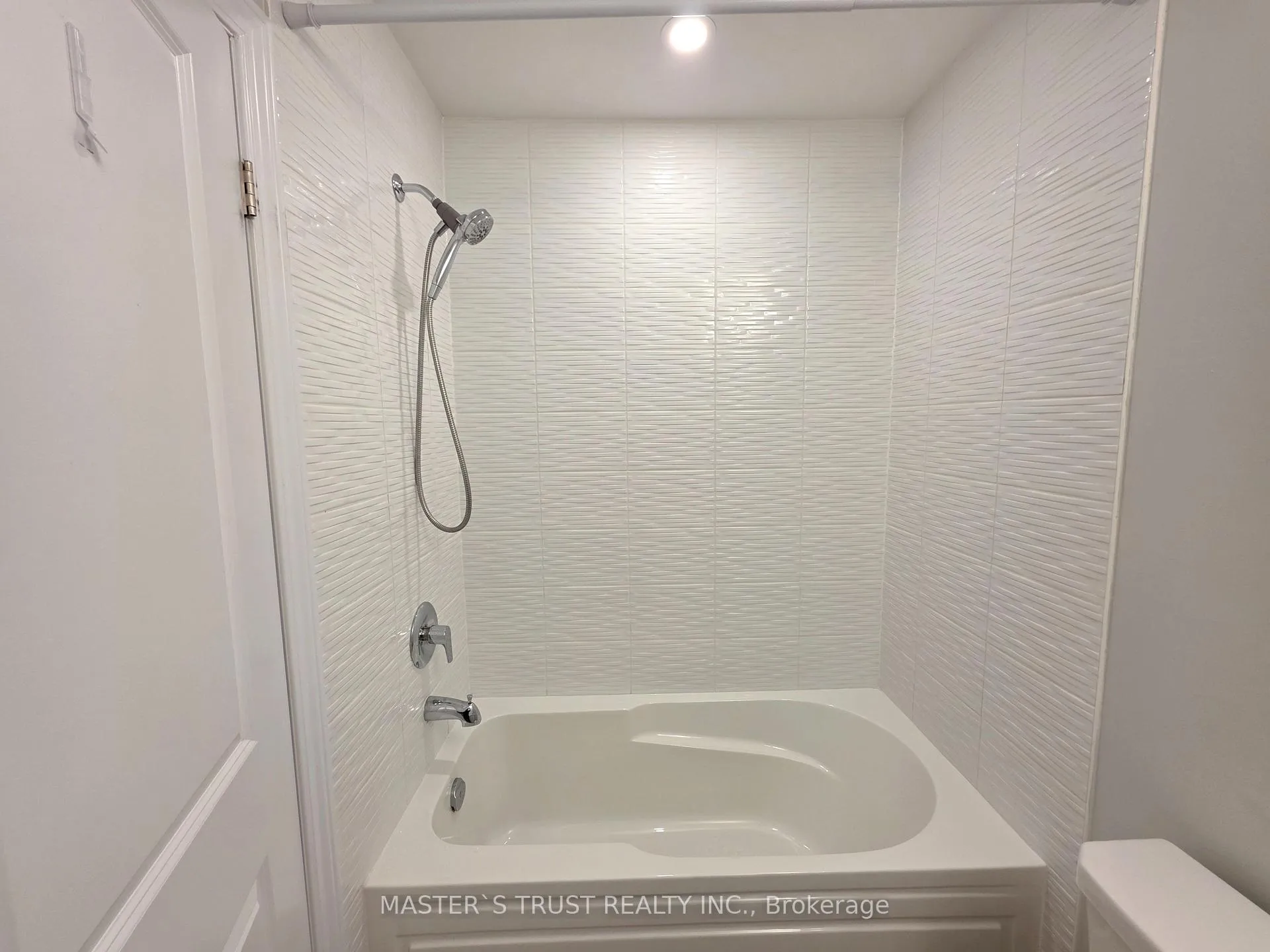 Photo 13 of 26 Mappin Way S, Whitby, Rolling Acres — HOMEH