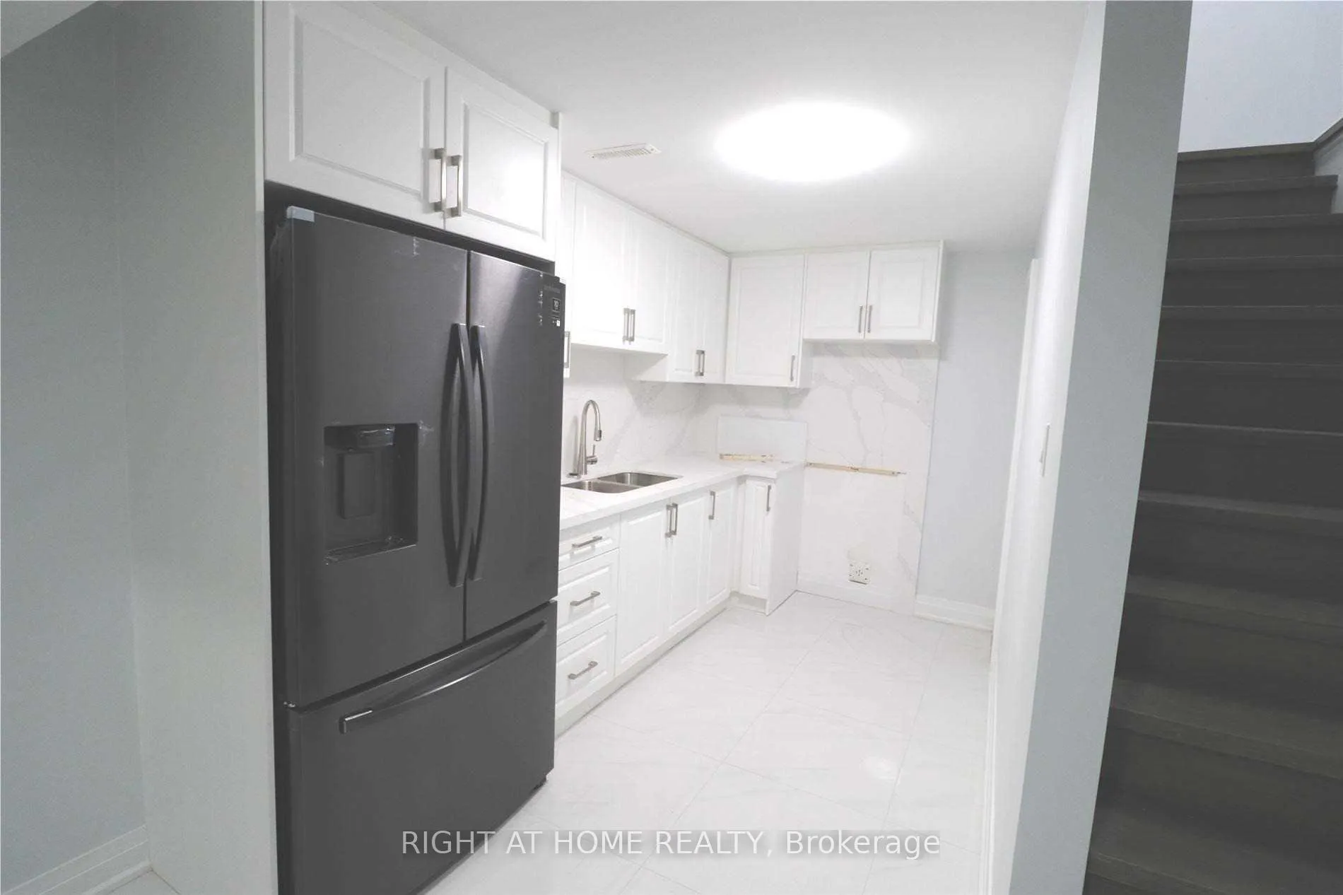 Photo 2 of 688 Village Parkway, Markham, Unionville — HOMEH
