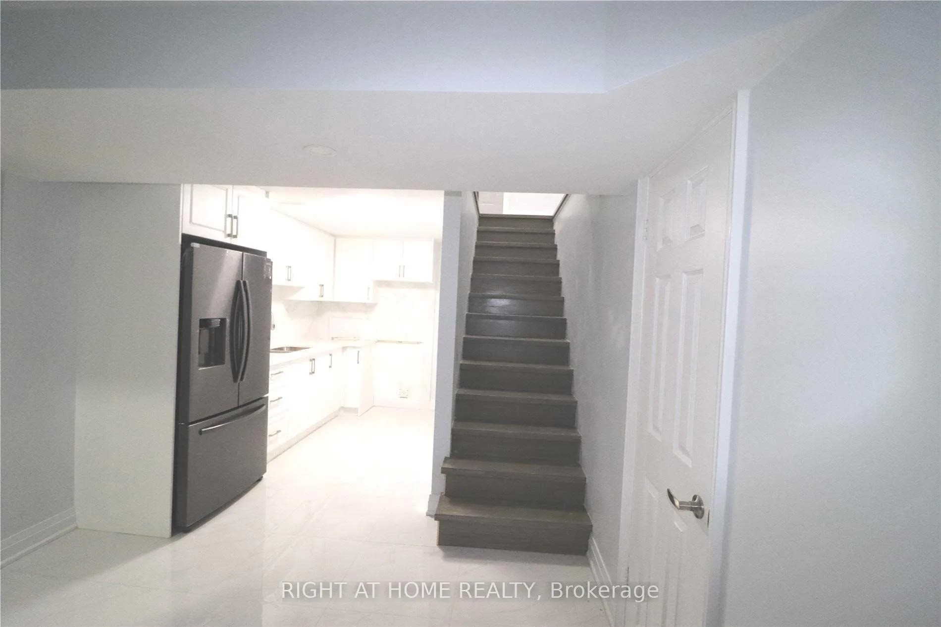 Photo 4 of 688 Village Parkway, Markham, Unionville — HOMEH