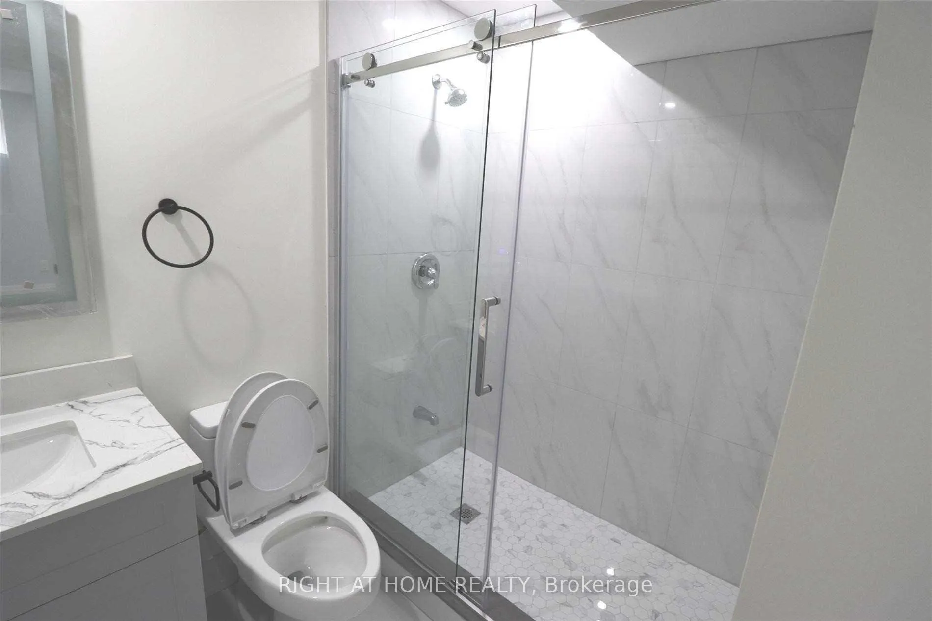 Photo 6 of 688 Village Parkway, Markham, Unionville — HOMEH