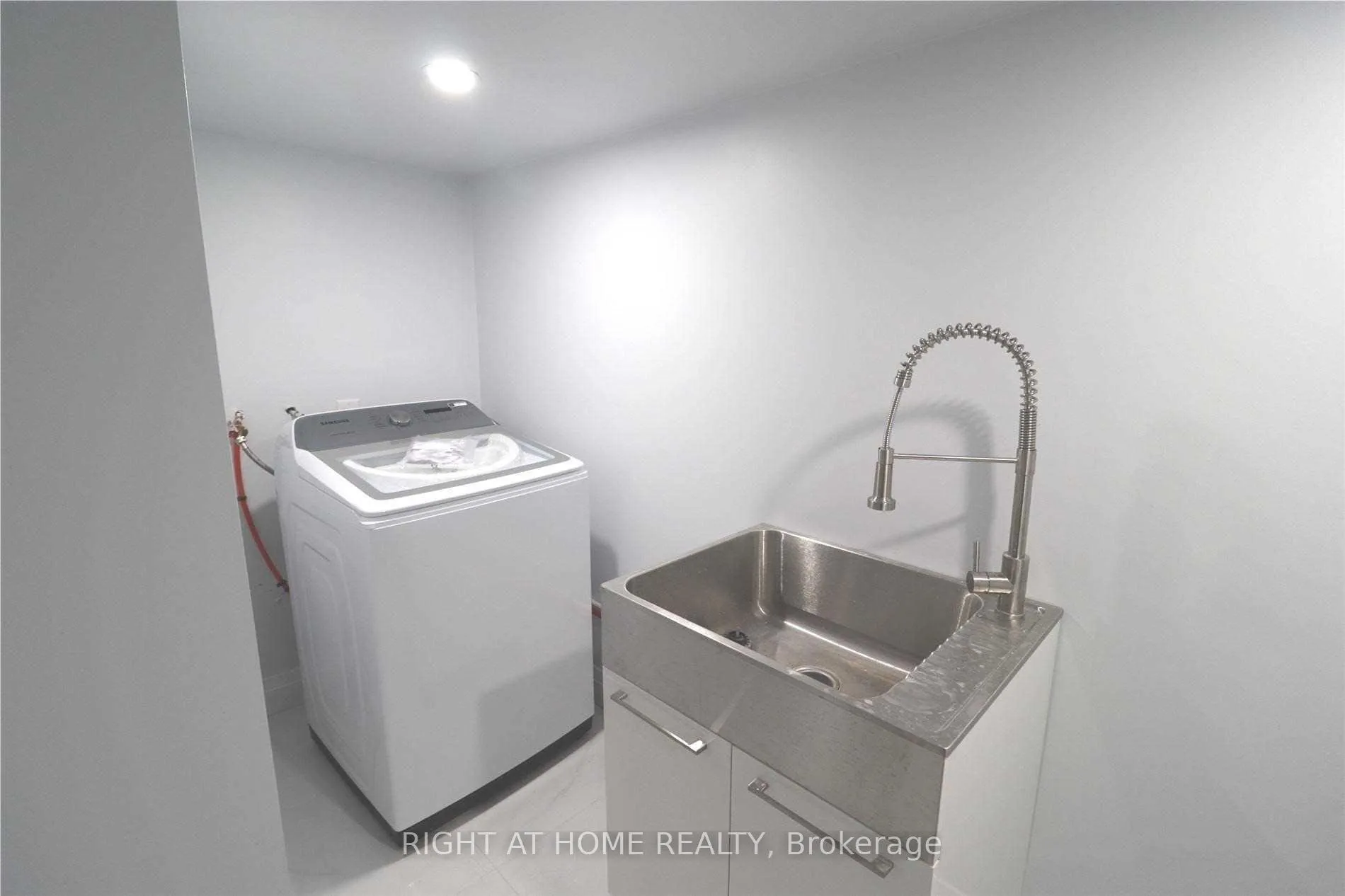 Photo 8 of 688 Village Parkway, Markham, Unionville — HOMEH