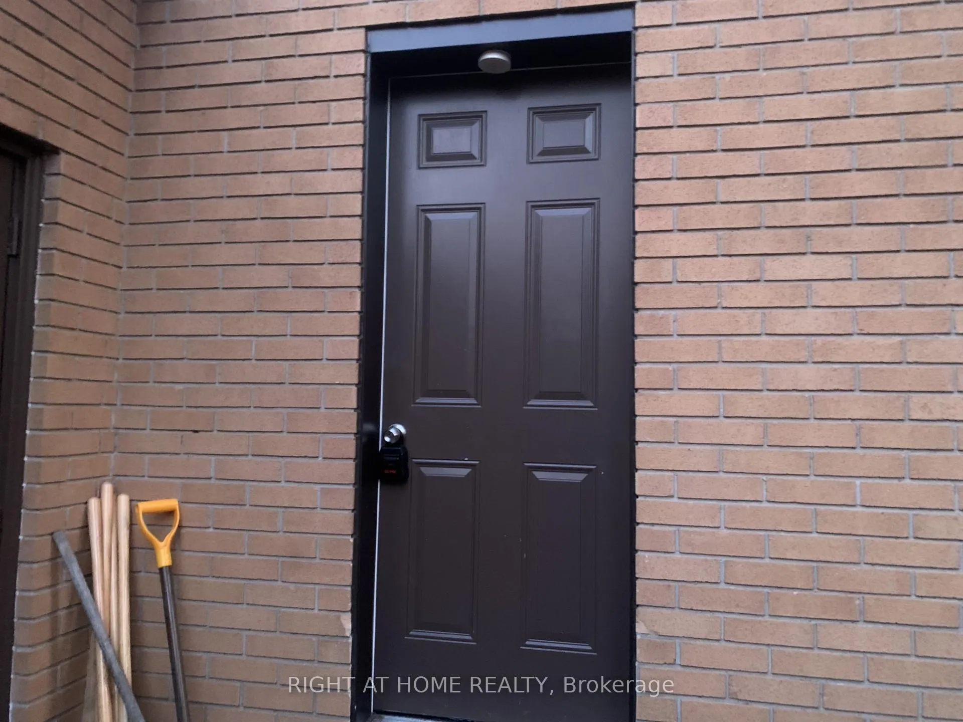 Photo 9 of 688 Village Parkway, Markham, Unionville — HOMEH