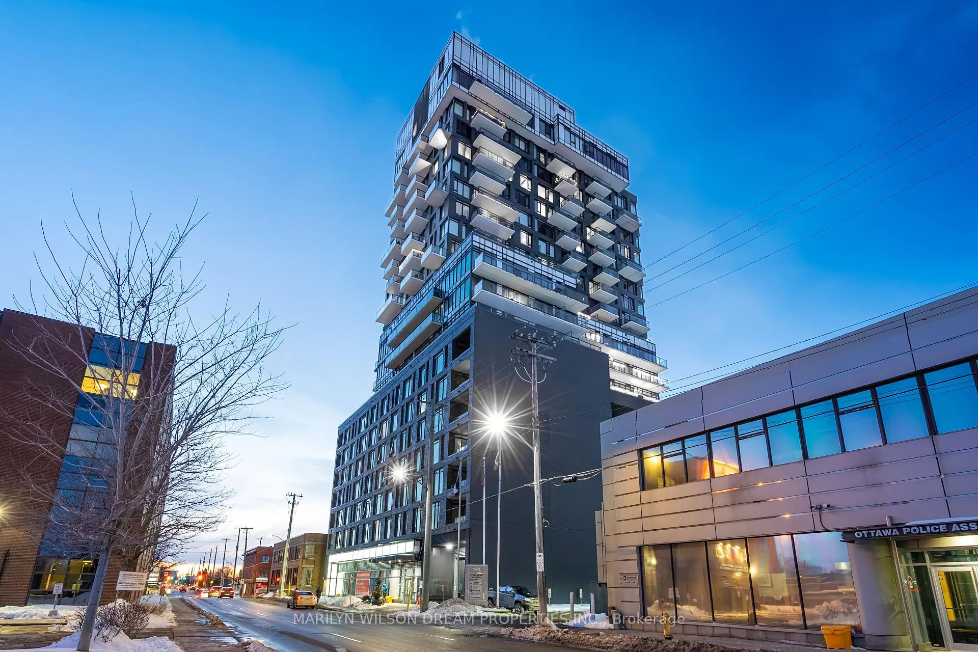 Front of Unit 1701, 203 Catherine Street