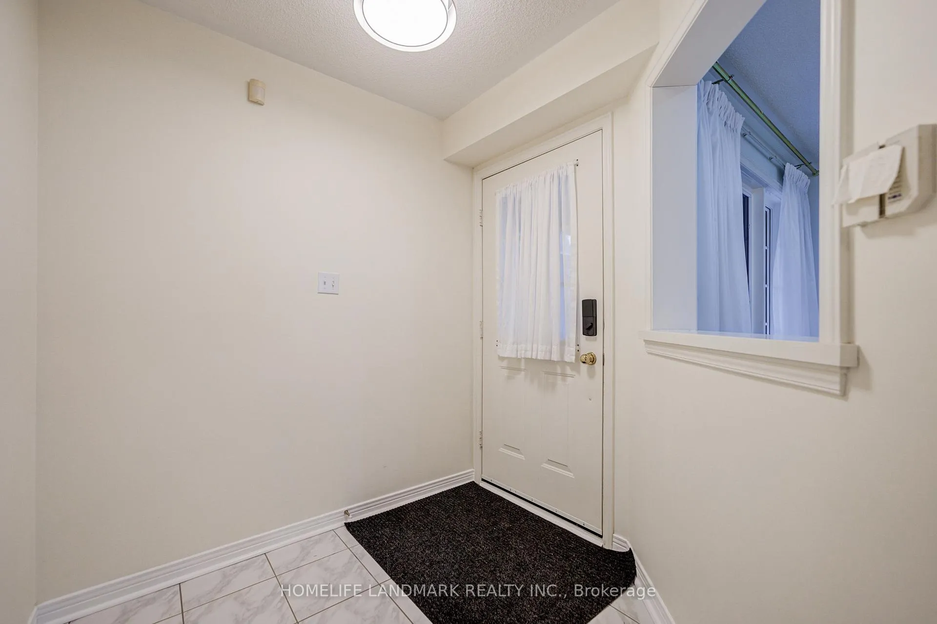 Photo 3 of 117 Halterwood Circle, Markham, Markville — HOMEH