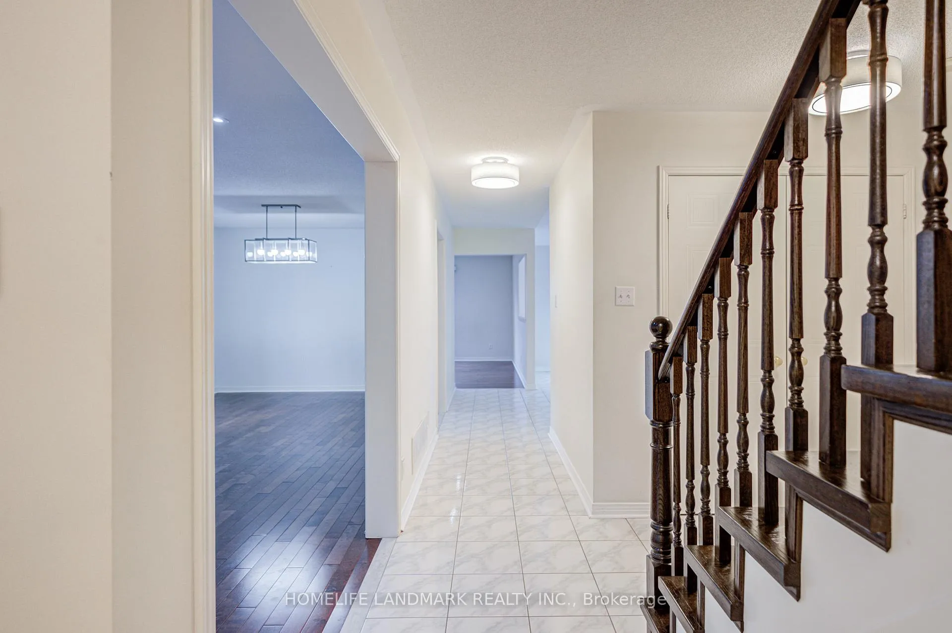 Photo 4 of 117 Halterwood Circle, Markham, Markville — HOMEH
