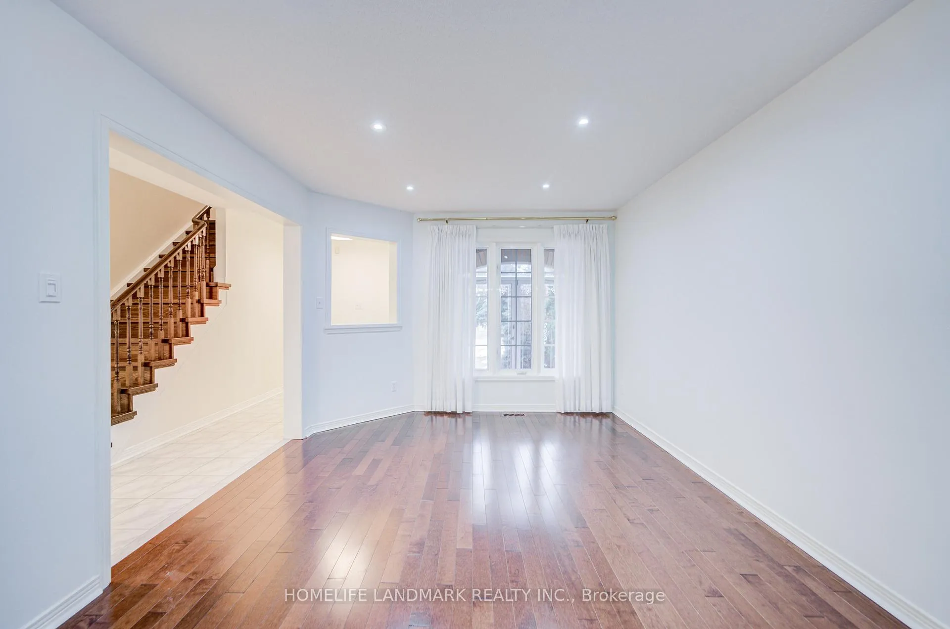 Photo 6 of 117 Halterwood Circle, Markham, Markville — HOMEH