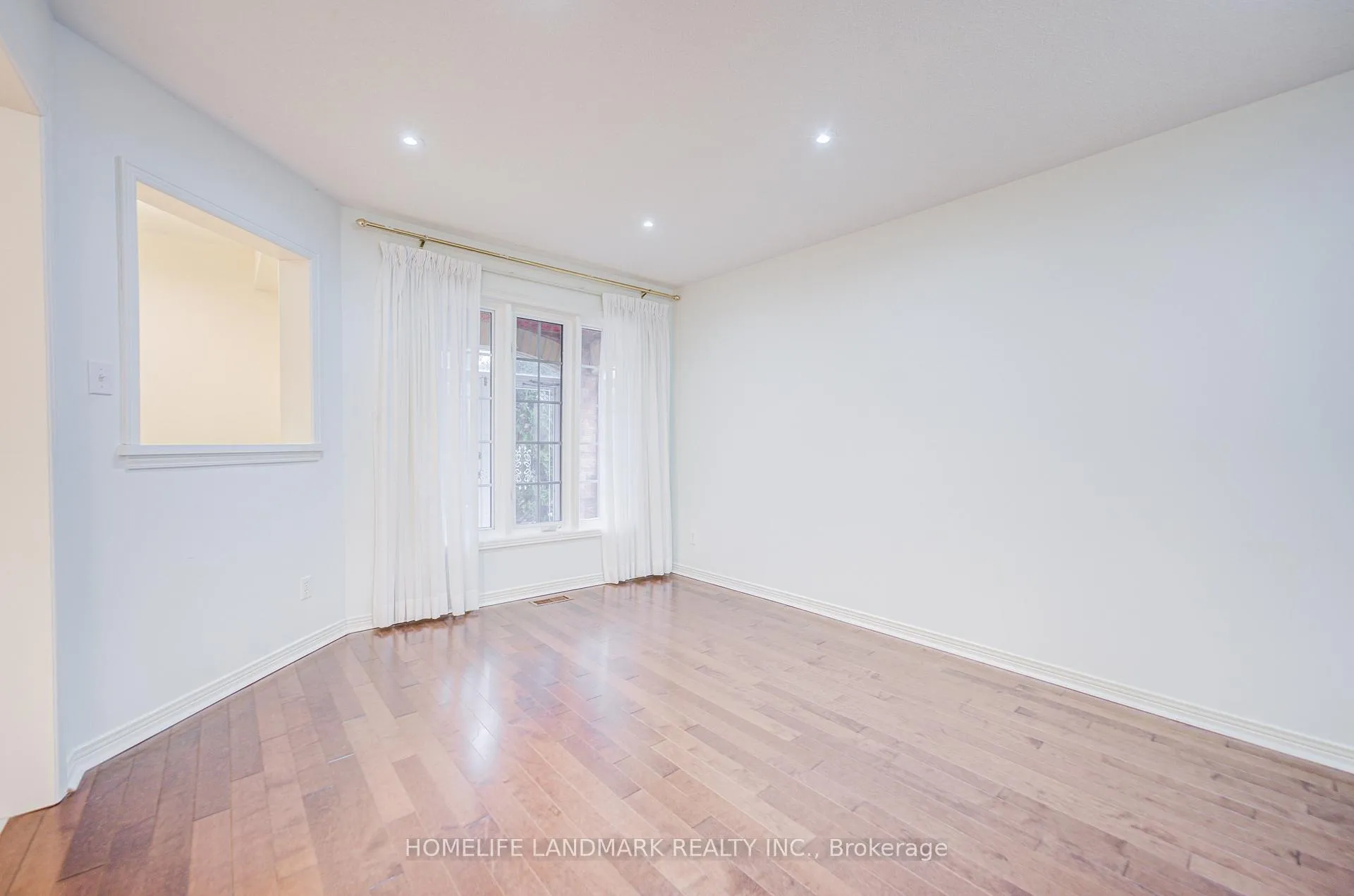 Photo 7 of 117 Halterwood Circle, Markham, Markville — HOMEH