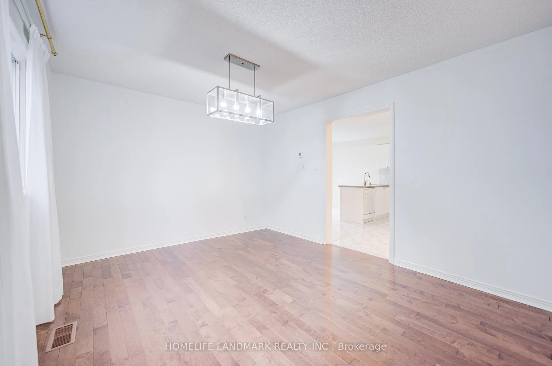 Photo 8 of 117 Halterwood Circle, Markham, Markville — HOMEH