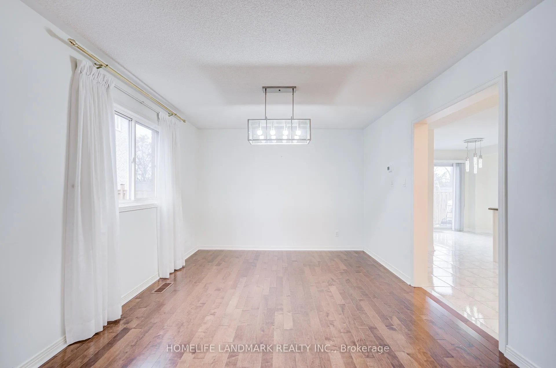 Photo 9 of 117 Halterwood Circle, Markham, Markville — HOMEH