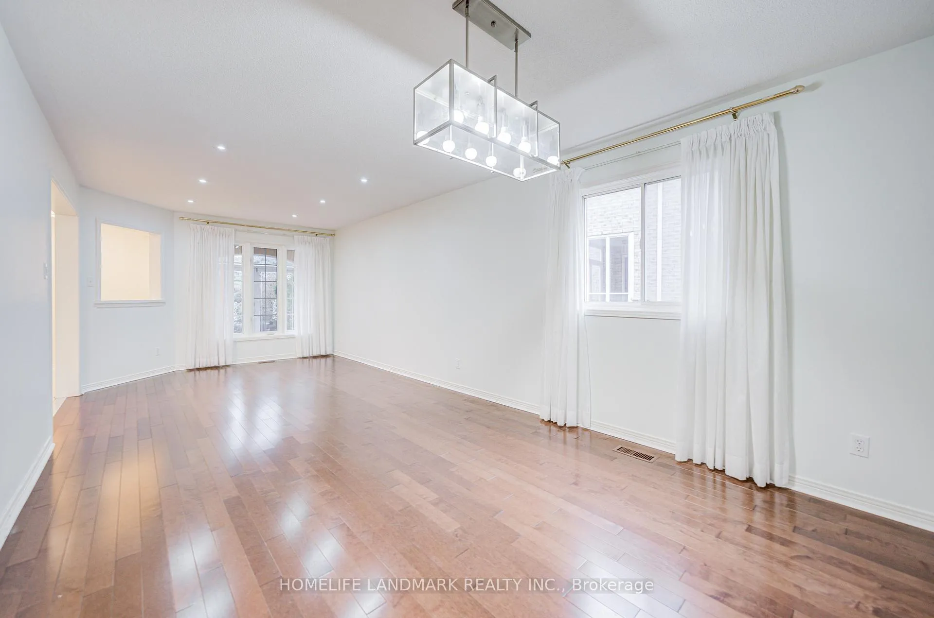 Photo 11 of 117 Halterwood Circle, Markham, Markville — HOMEH