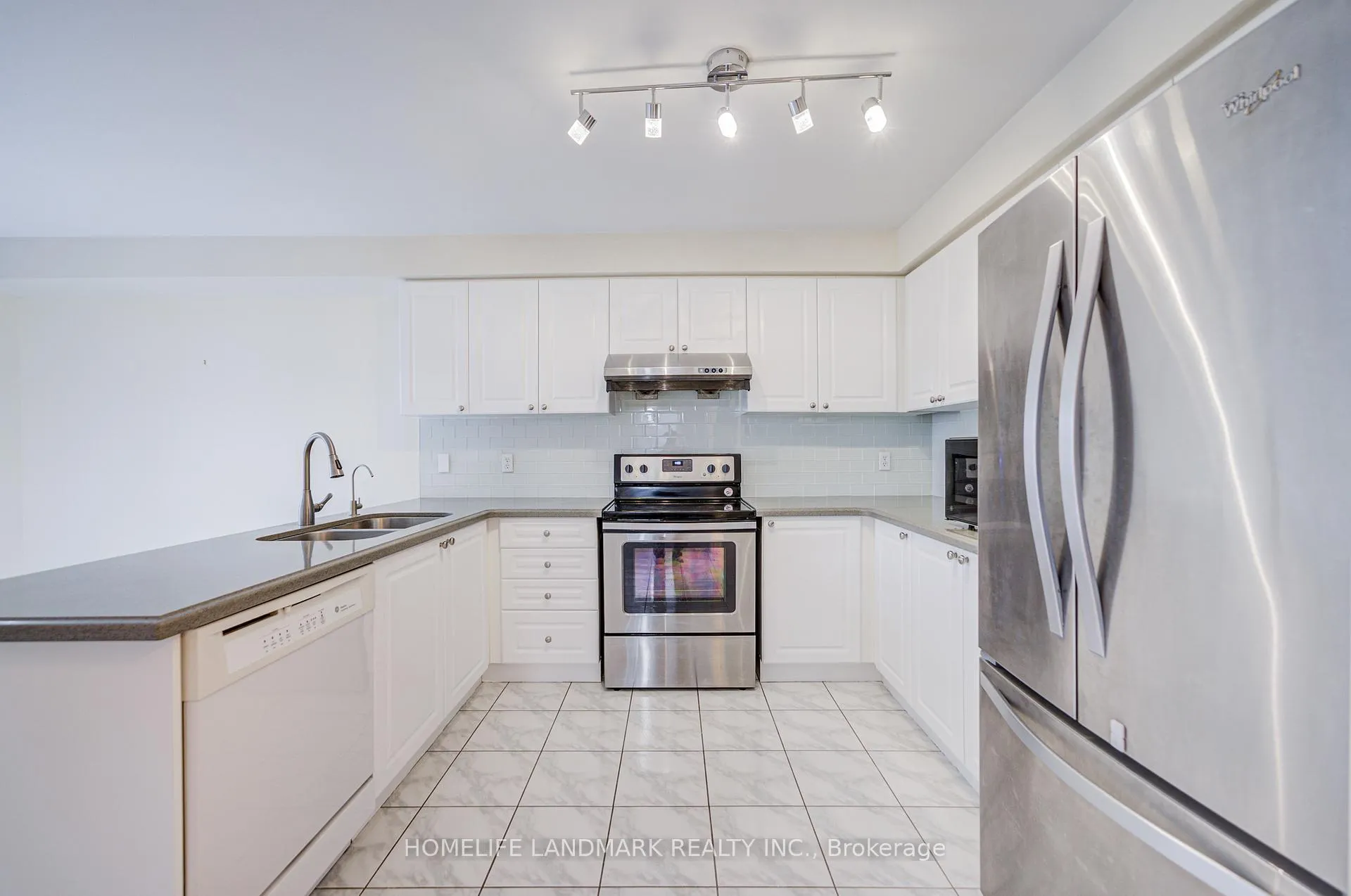 Photo 12 of 117 Halterwood Circle, Markham, Markville — HOMEH