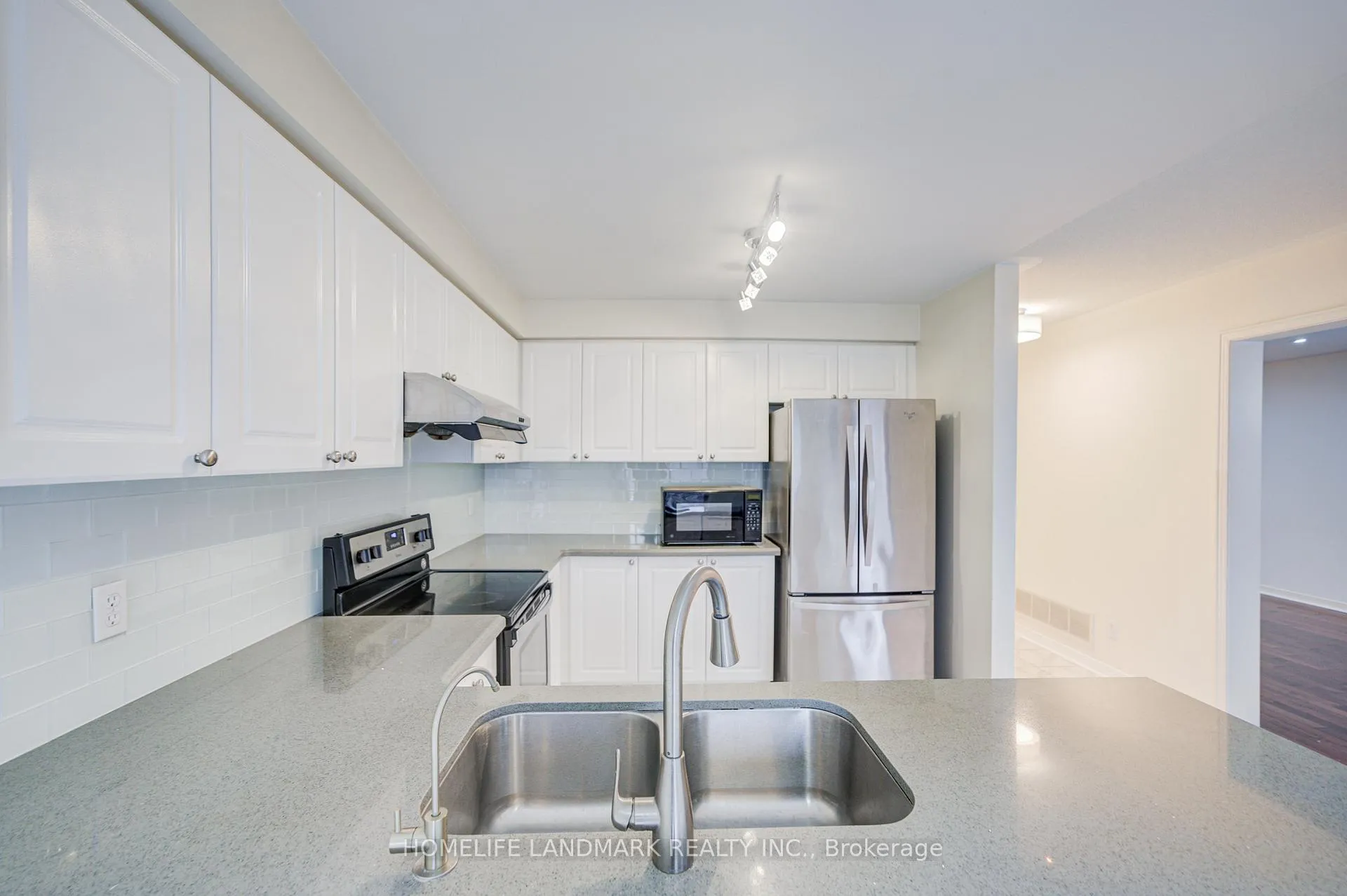 Photo 14 of 117 Halterwood Circle, Markham, Markville — HOMEH