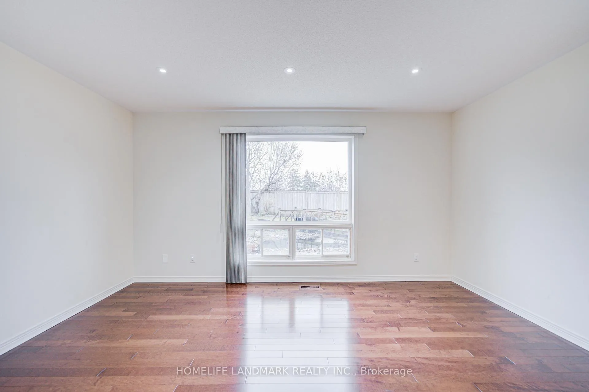 Photo 17 of 117 Halterwood Circle, Markham, Markville — HOMEH
