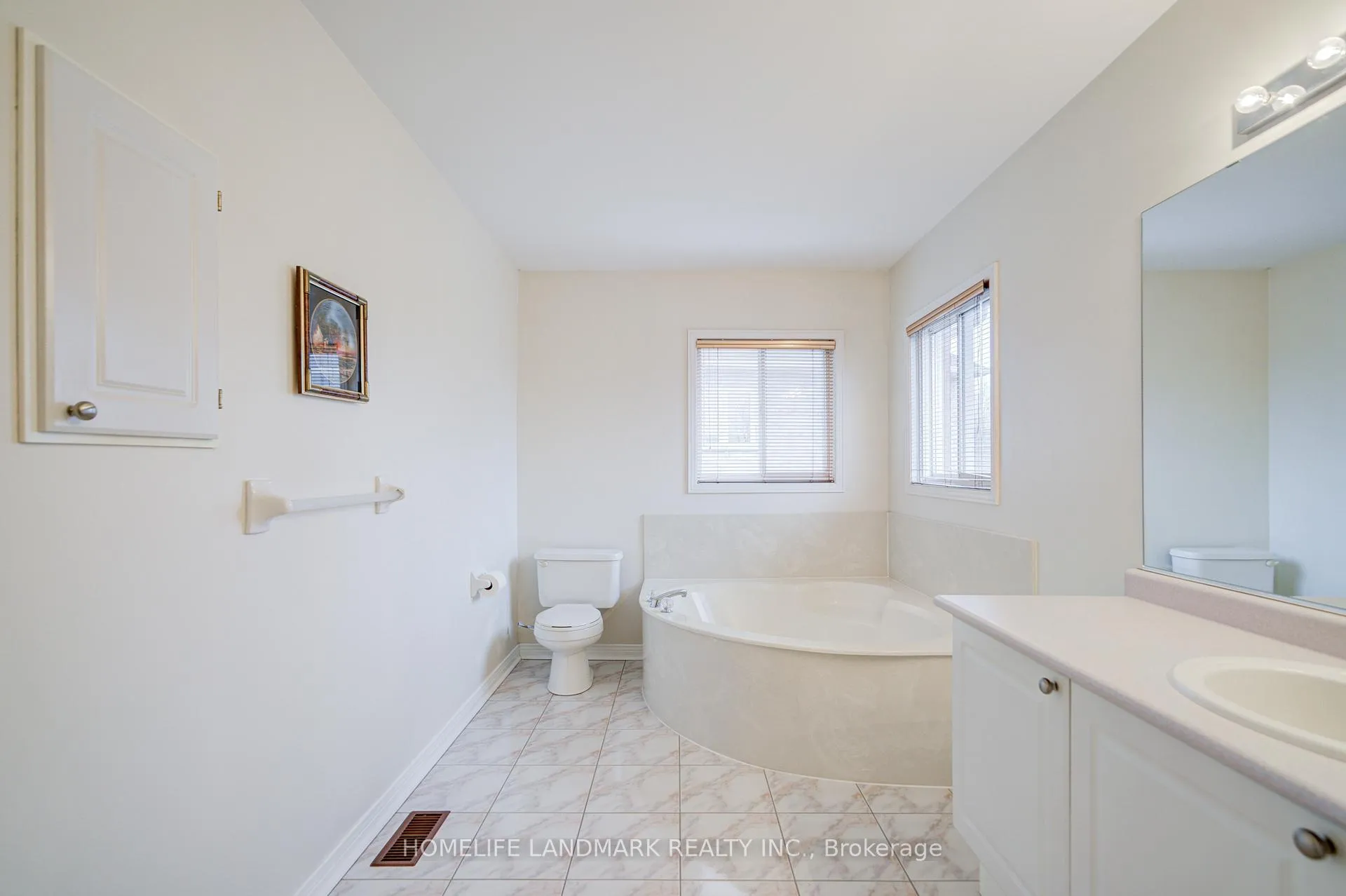 Photo 24 of 117 Halterwood Circle, Markham, Markville — HOMEH