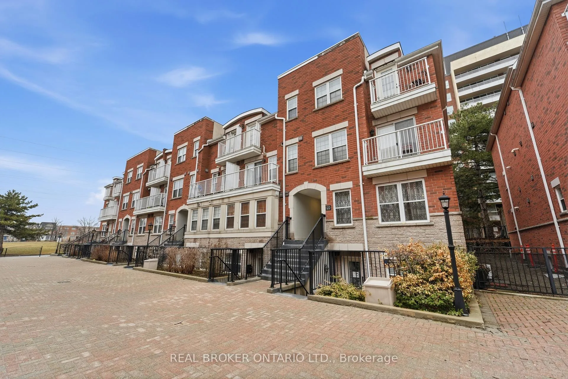 Photo 2 of Unit 92, 37 Four Winds Drive, North York, York University Heights — HOMEH