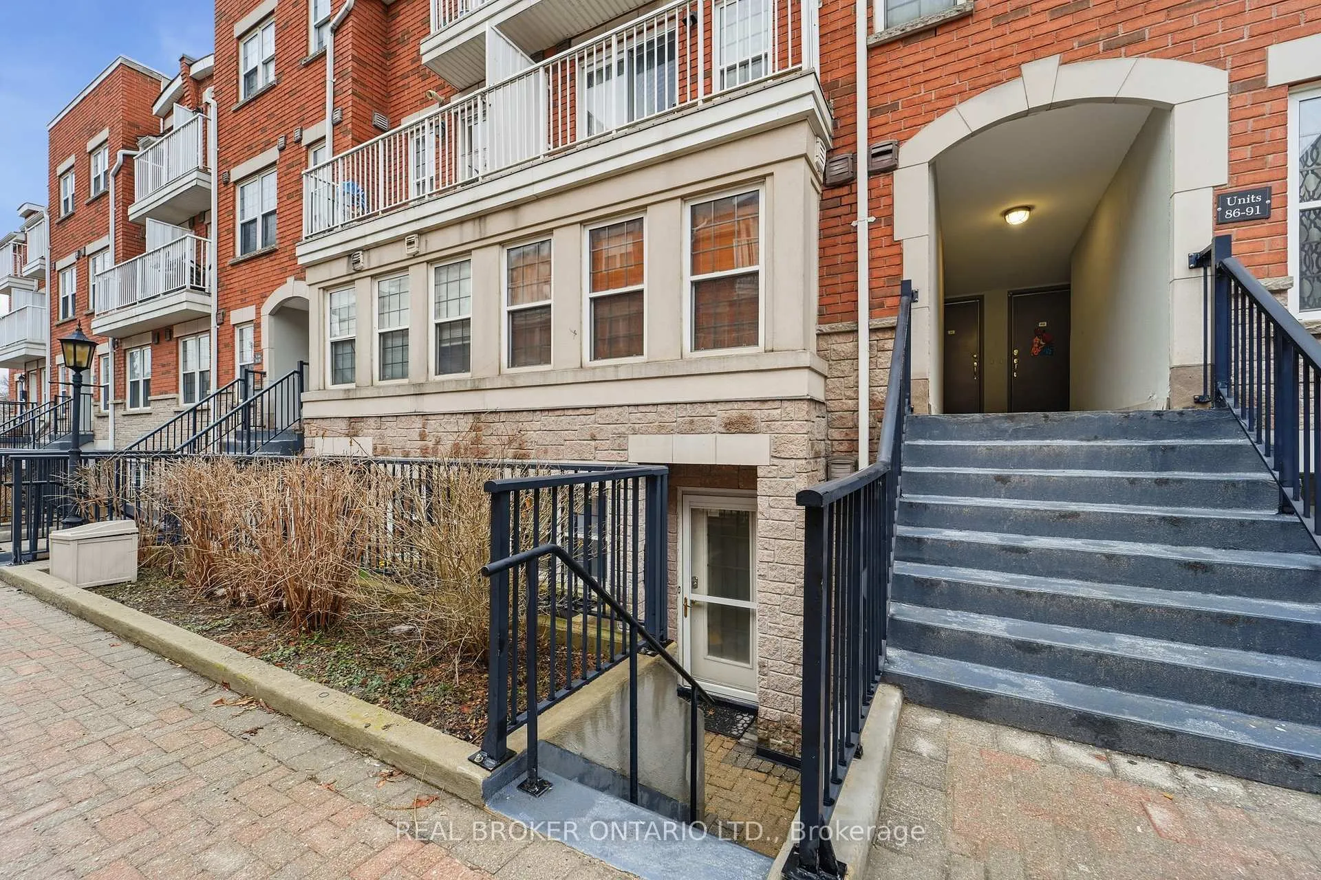 Photo 3 of Unit 92, 37 Four Winds Drive, North York, York University Heights — HOMEH