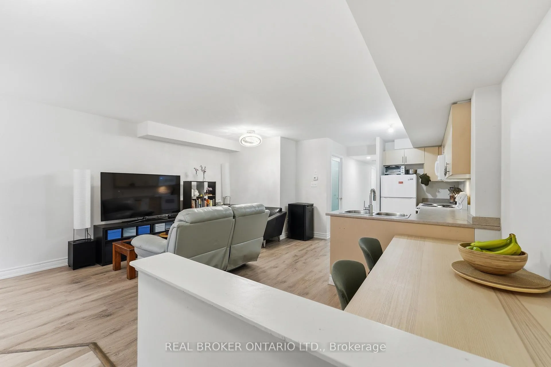 Photo 6 of Unit 92, 37 Four Winds Drive, North York, York University Heights — HOMEH