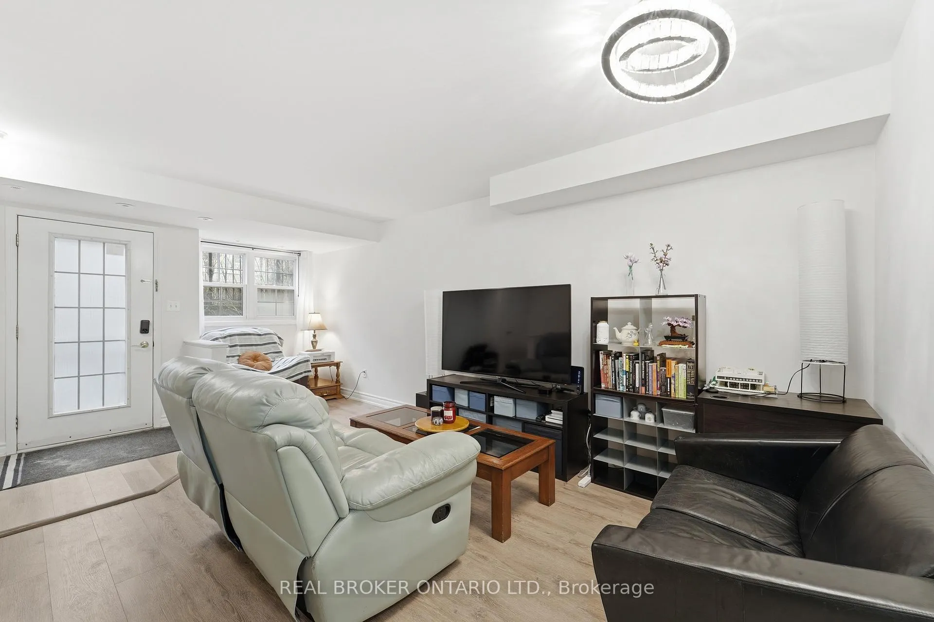 Photo 7 of Unit 92, 37 Four Winds Drive, North York, York University Heights — HOMEH