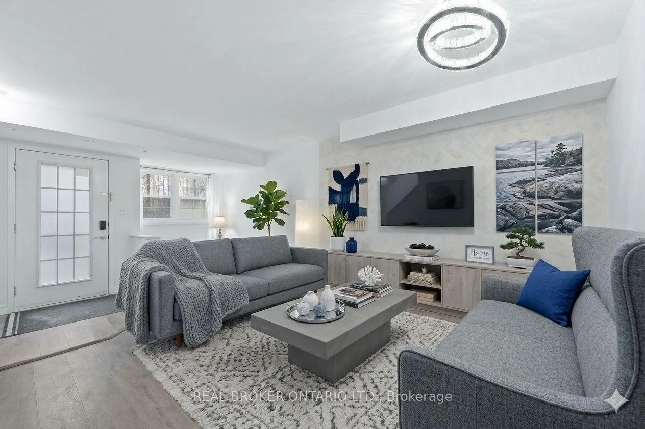 Photo 8 of Unit 92, 37 Four Winds Drive, North York, York University Heights — HOMEH