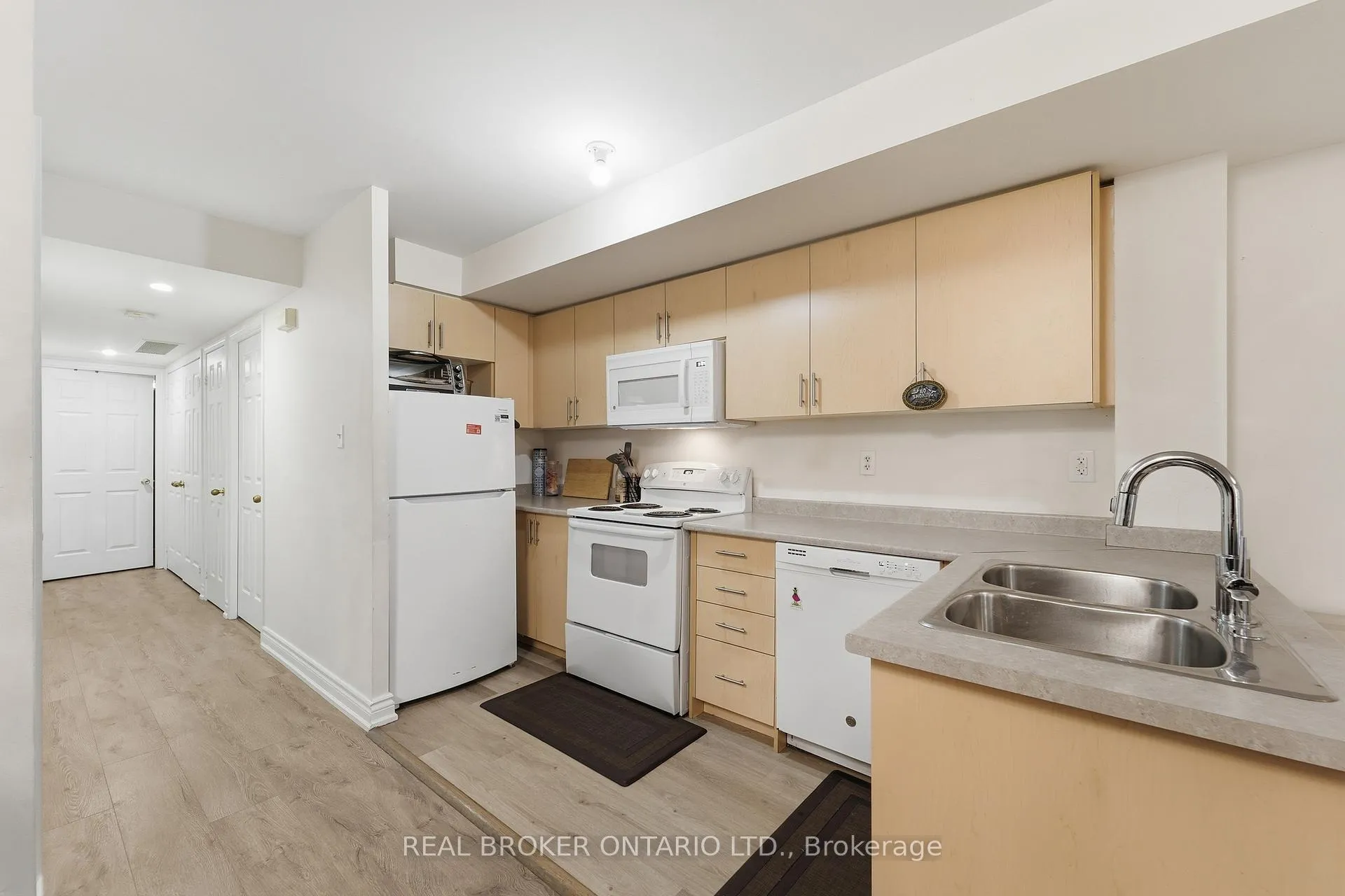 Photo 9 of Unit 92, 37 Four Winds Drive, North York, York University Heights — HOMEH