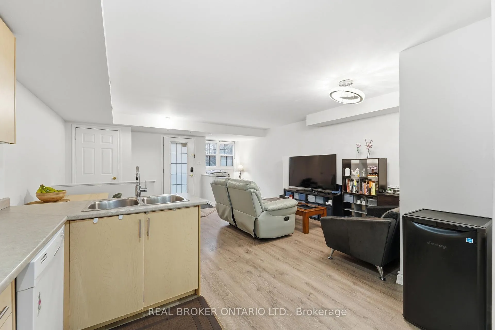 Photo 11 of Unit 92, 37 Four Winds Drive, North York, York University Heights — HOMEH