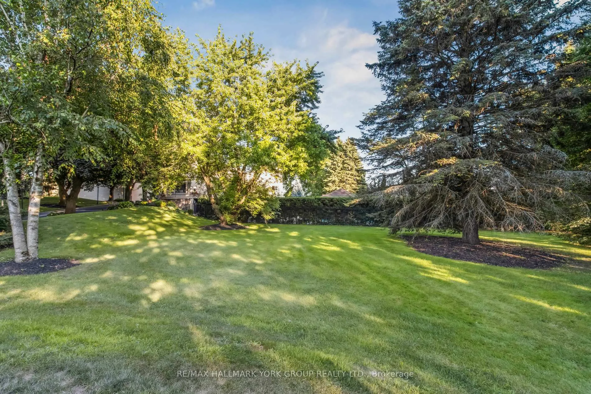 Photo 37 of 27 Scott Crescent, King, King City — HOMEH