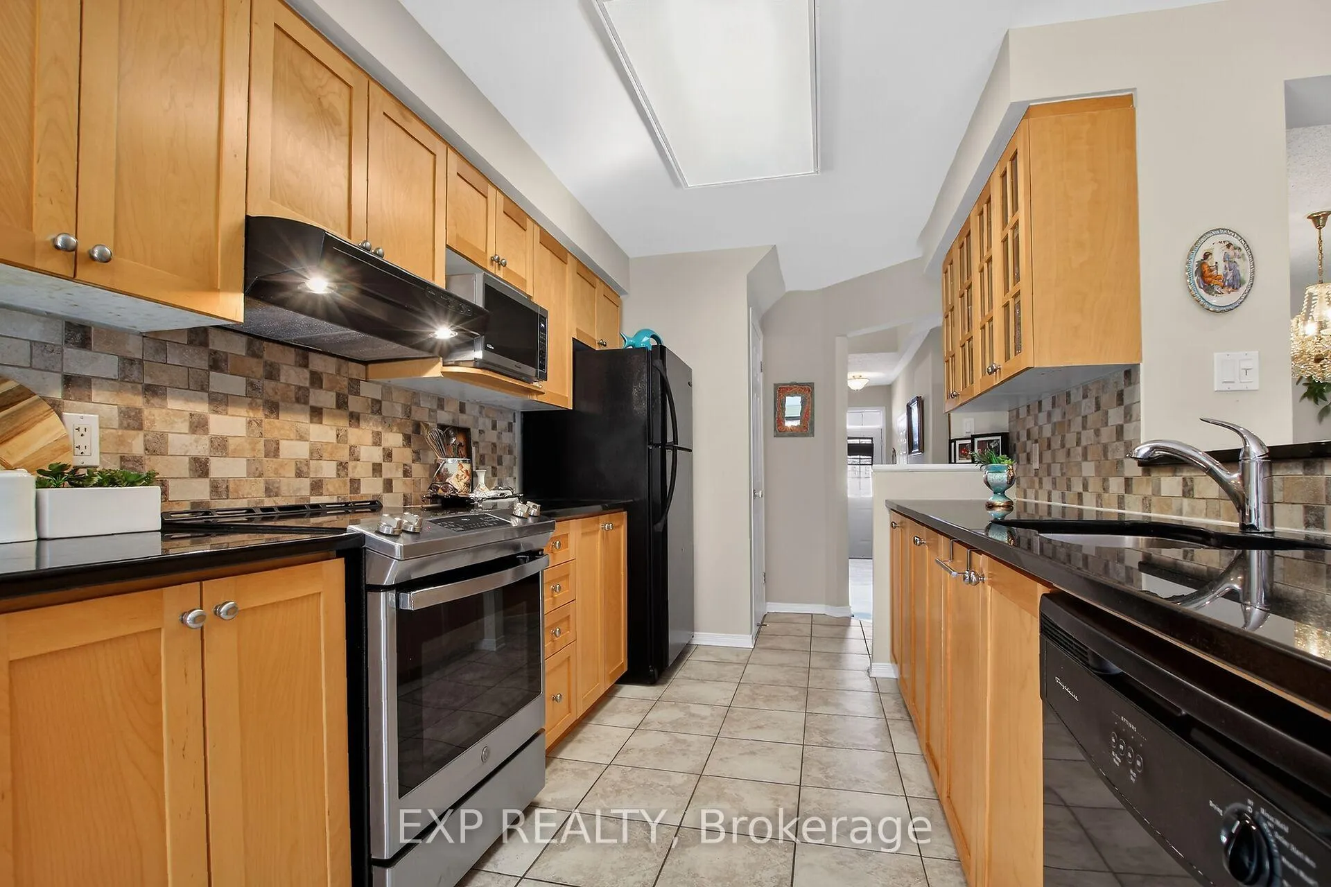 Photo 10 of 304 Goldridge Drive, Ottawa, Kanata - Kanata Lakes/Heritage Hills — HOMEH