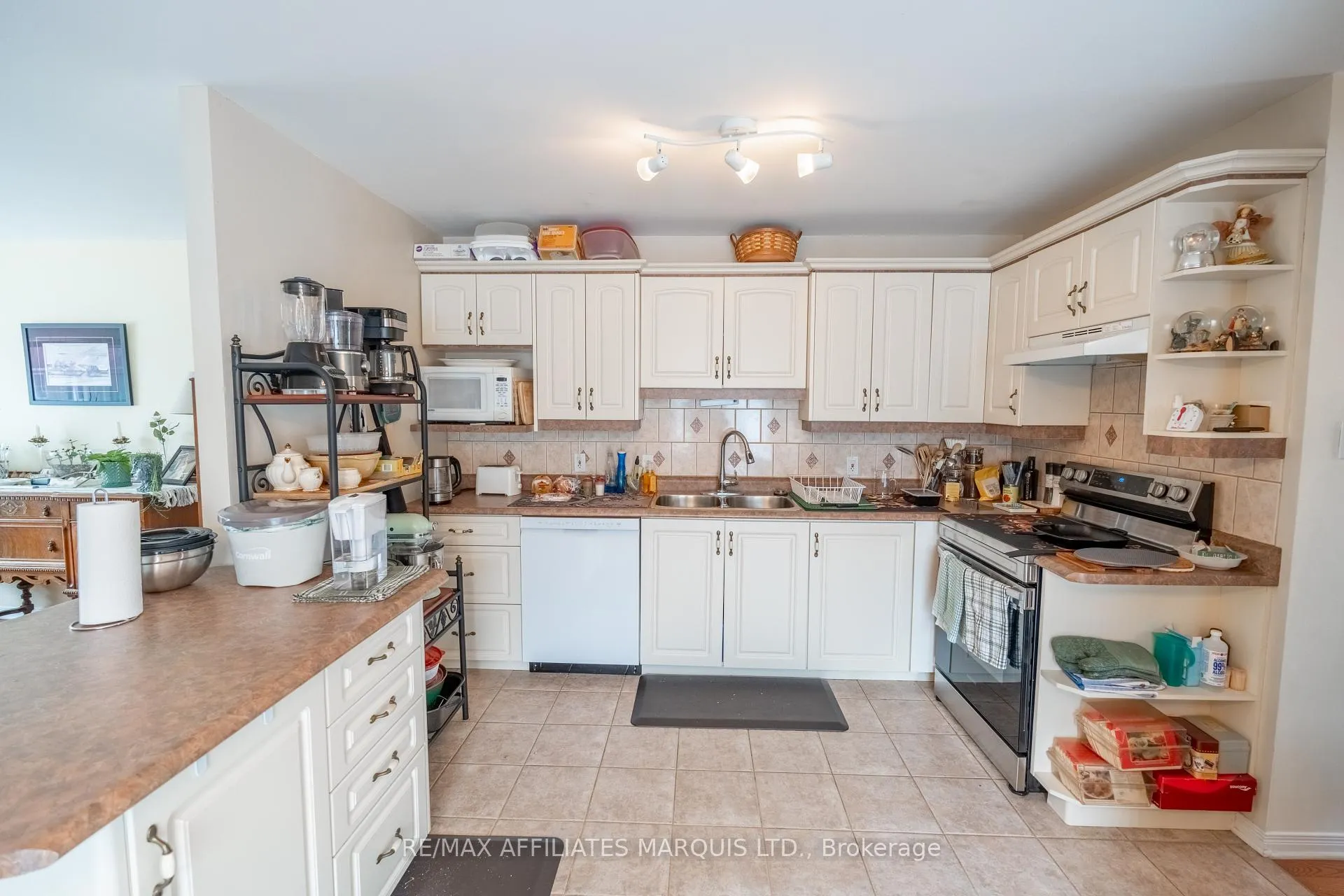 Photo 9 of 2231 Glen Brook Drive, Cornwall — HOMEH