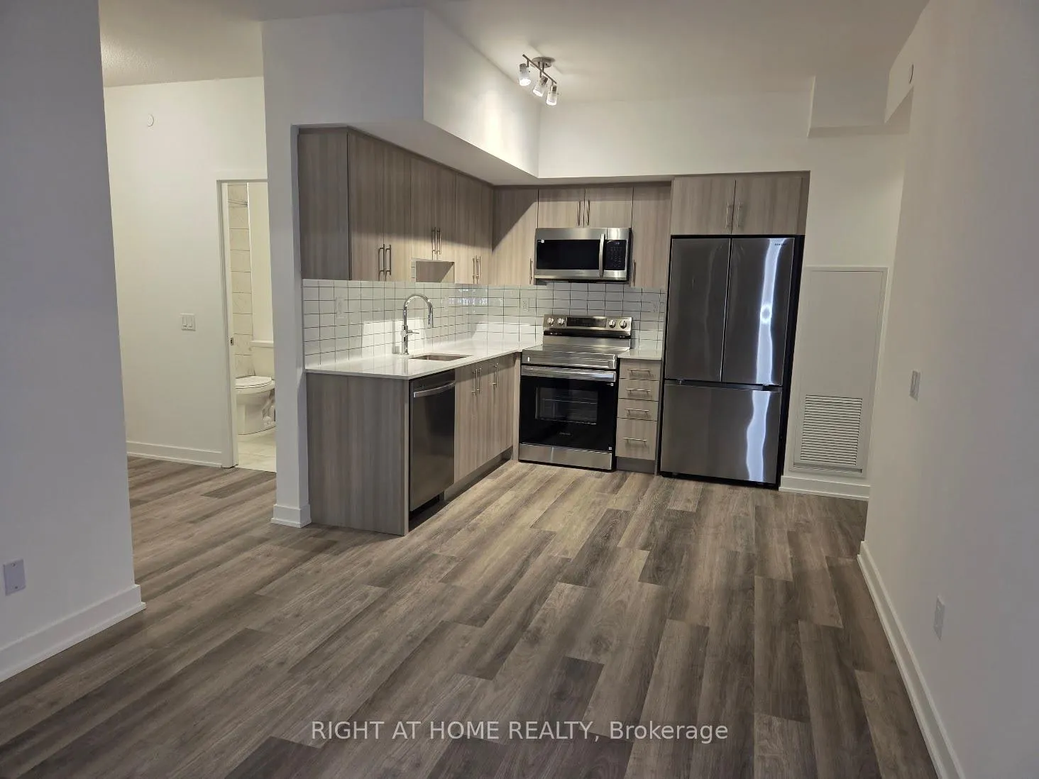 Photo 8 of Unit 216, 1010 Sandy Beach Road, Pickering, Bay Ridges — HOMEH